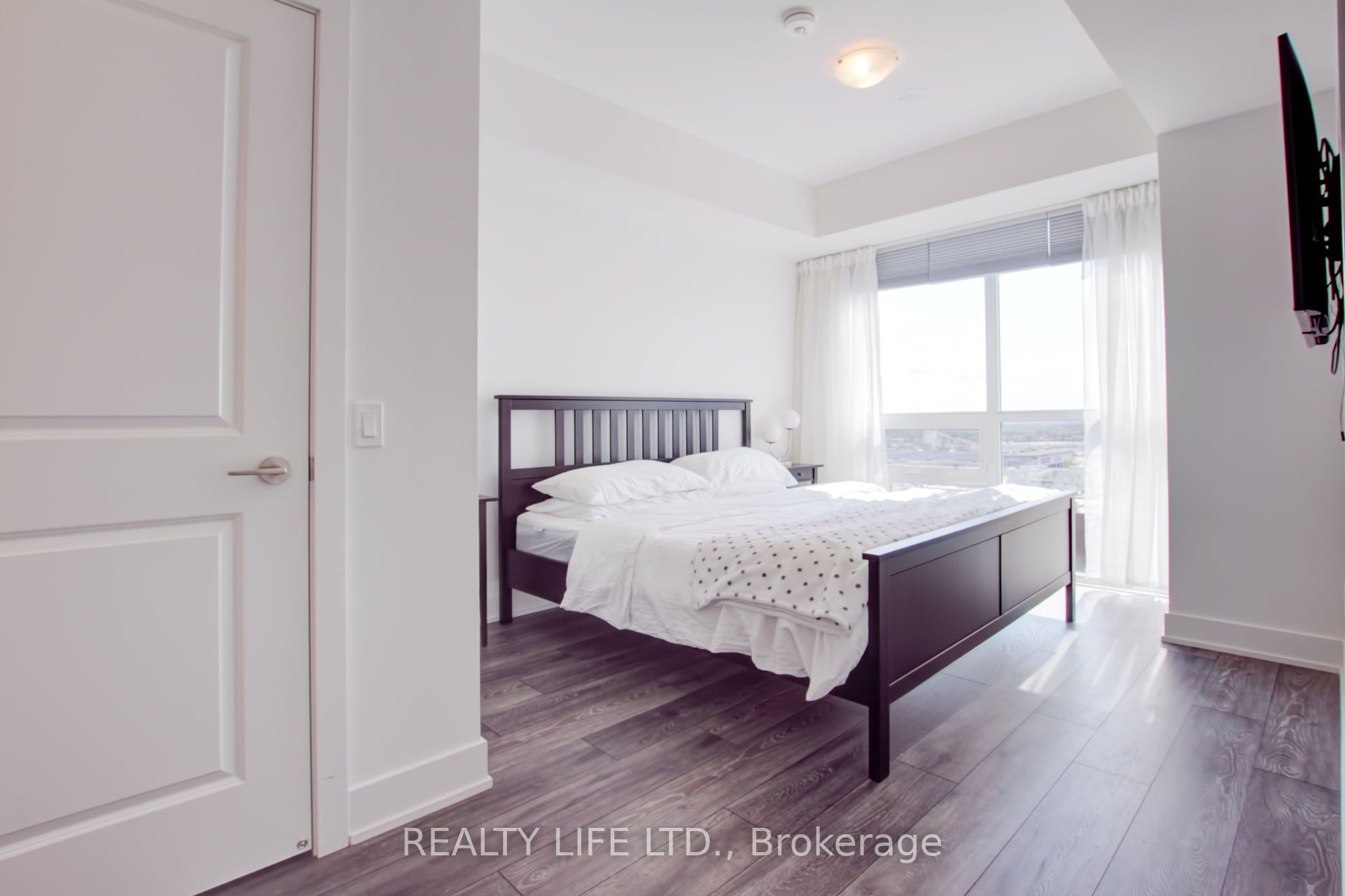1050 Main Street E #1014