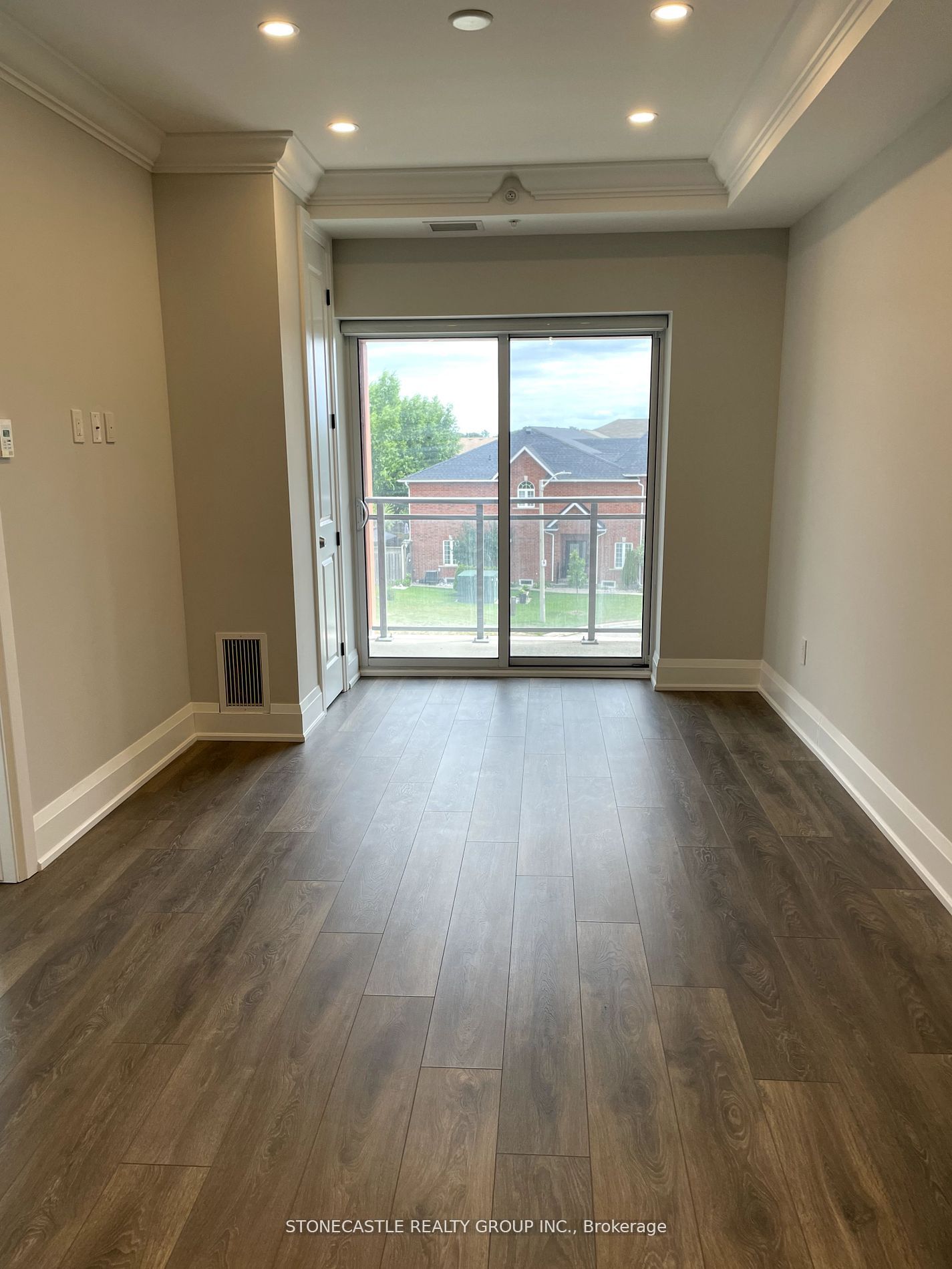 4040 Upper Middle Road, #323