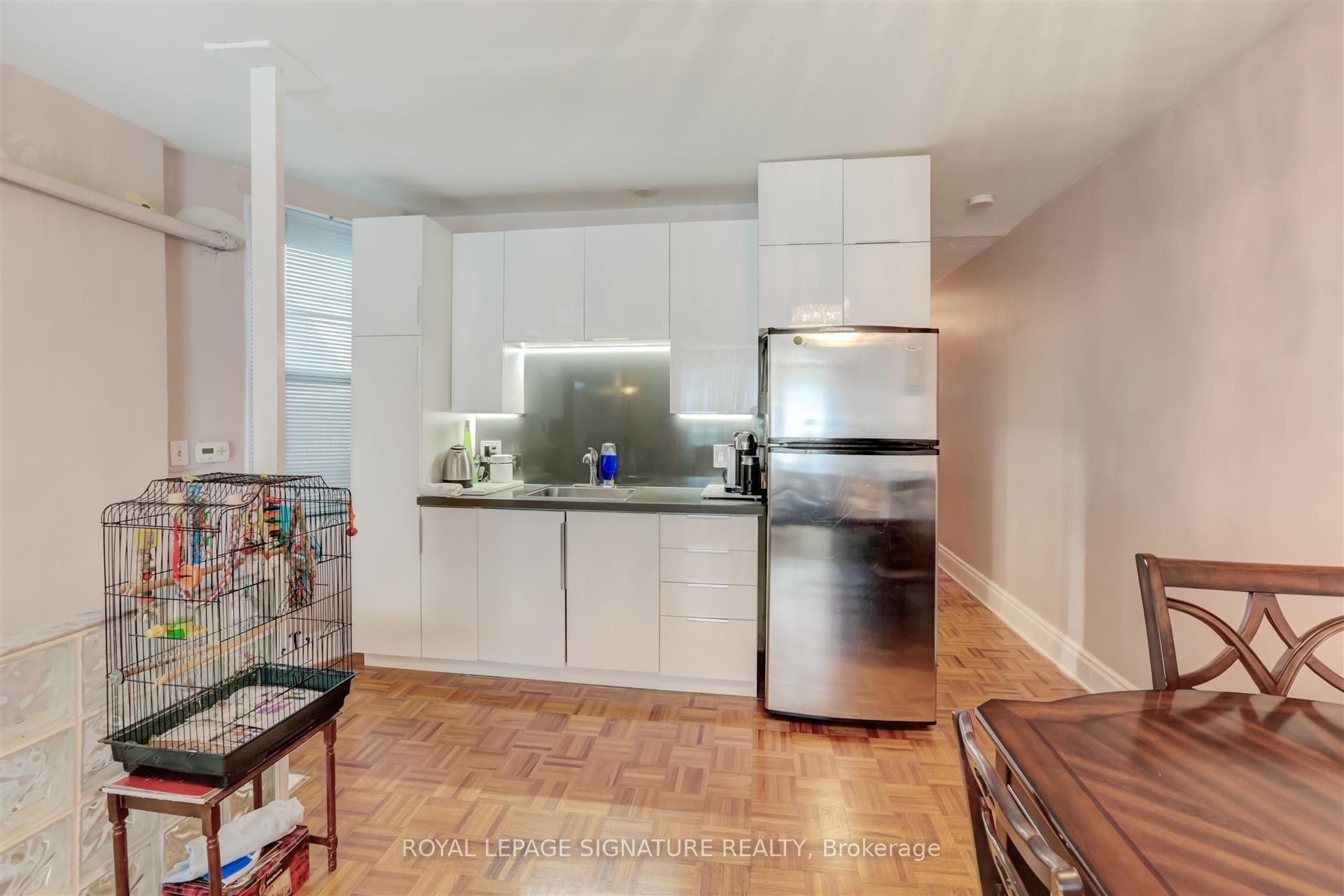 3142 Dundas Street W
