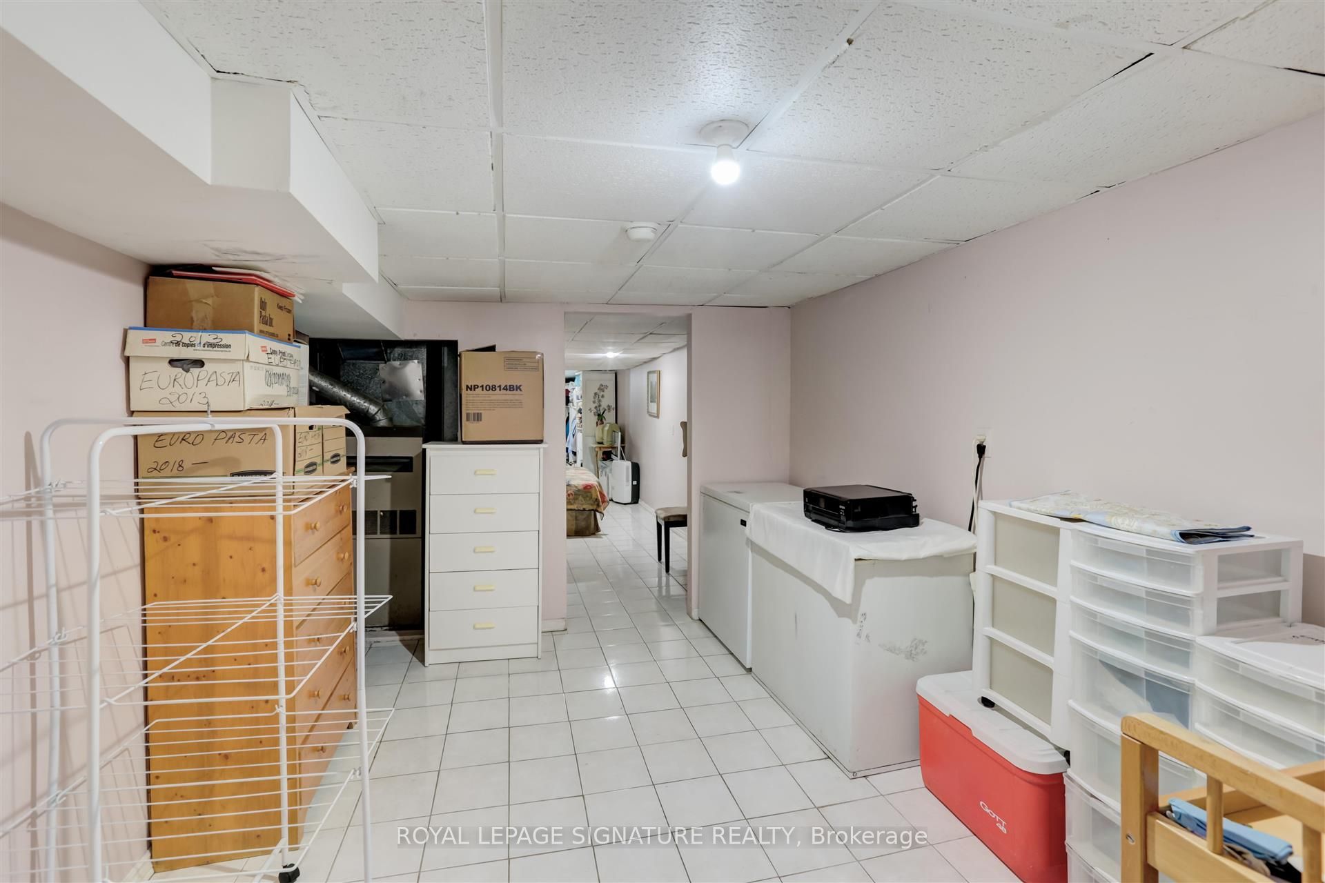 3142 Dundas Street W