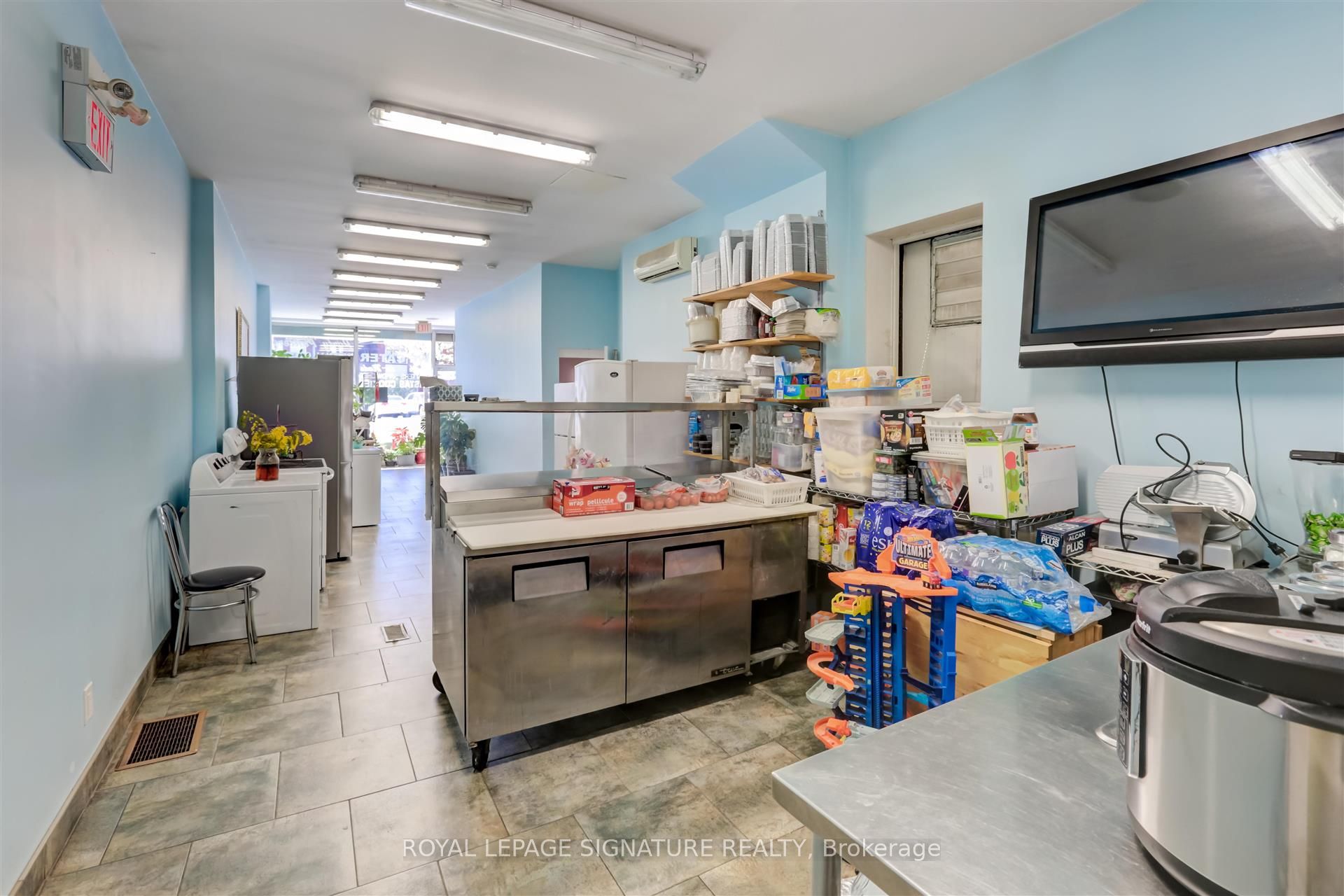 3142 Dundas Street W