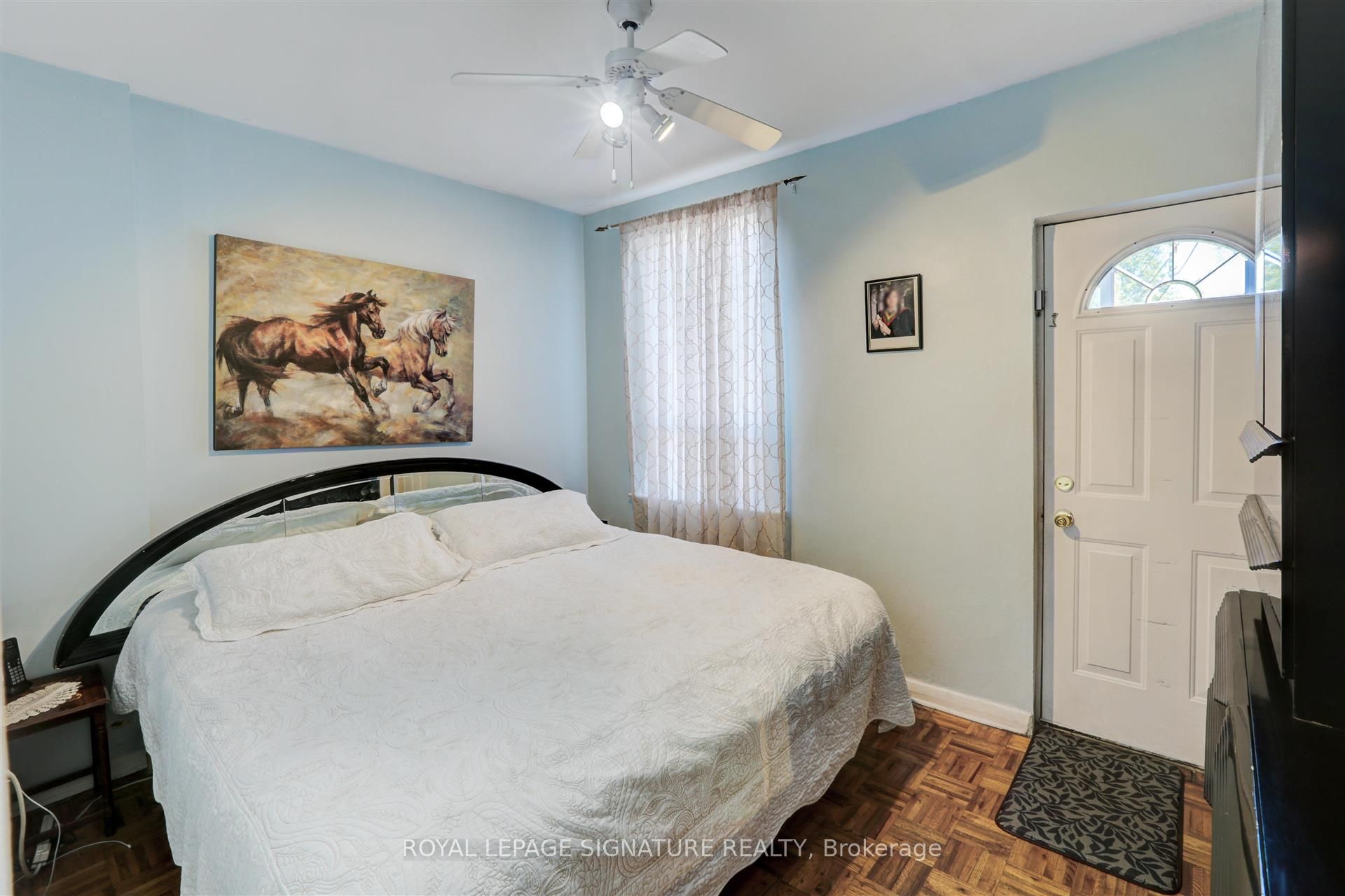 3142 Dundas Street W