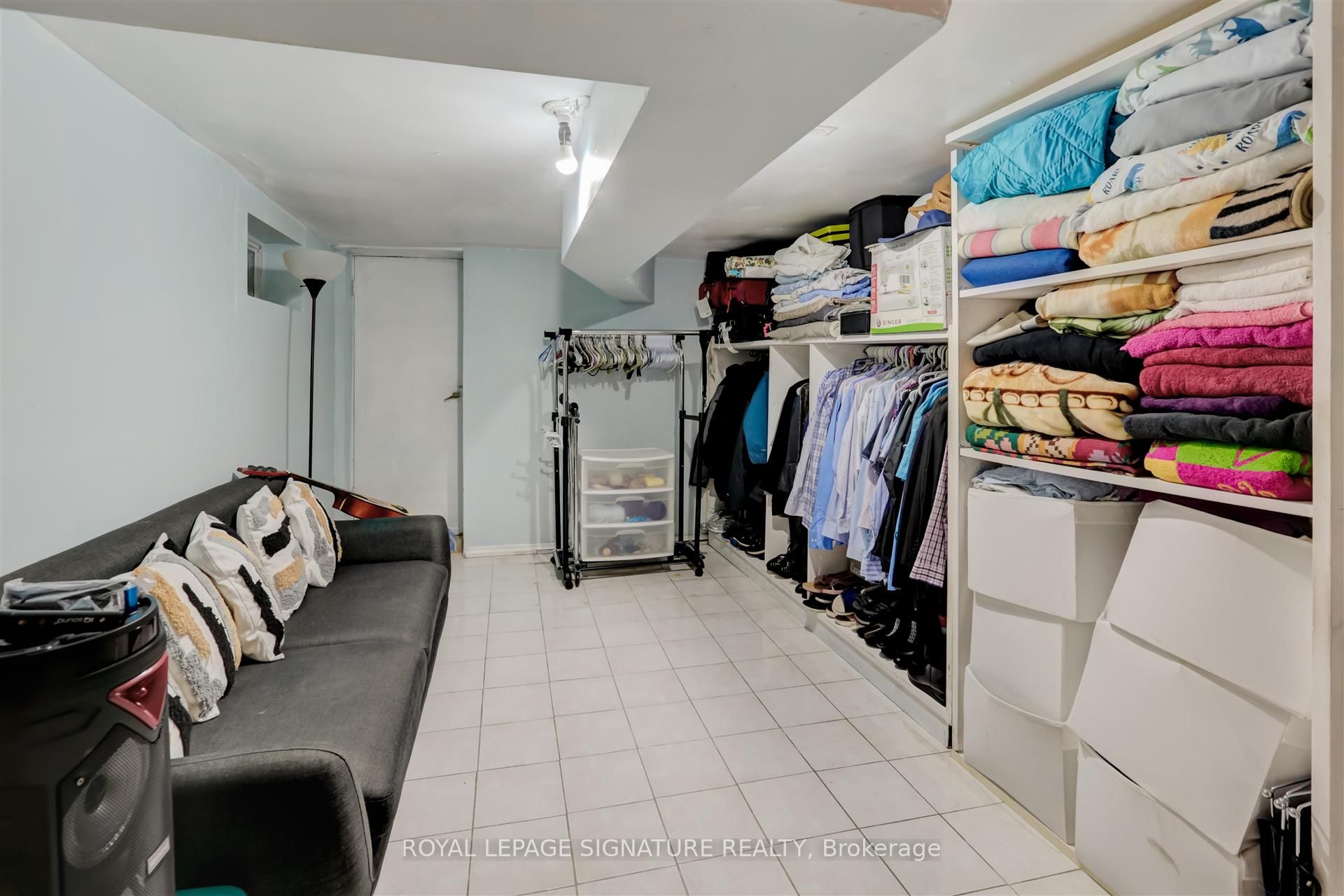 3142 Dundas Street W