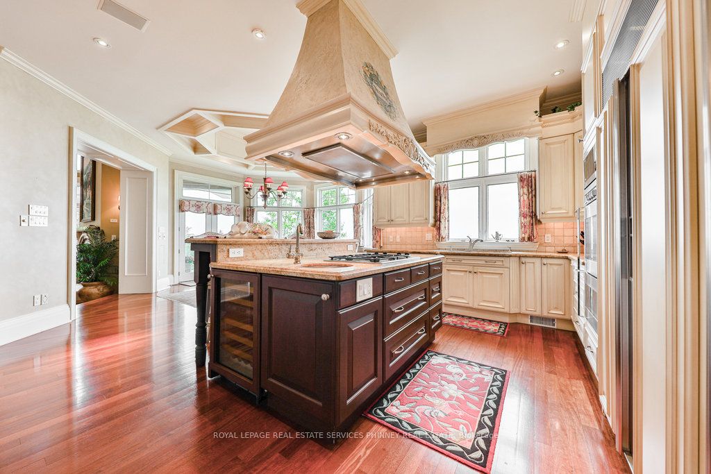 872 Whittier Crescent