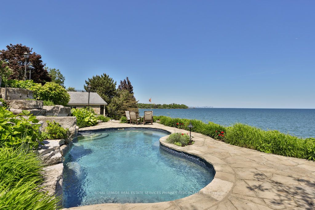 872 Whittier Crescent