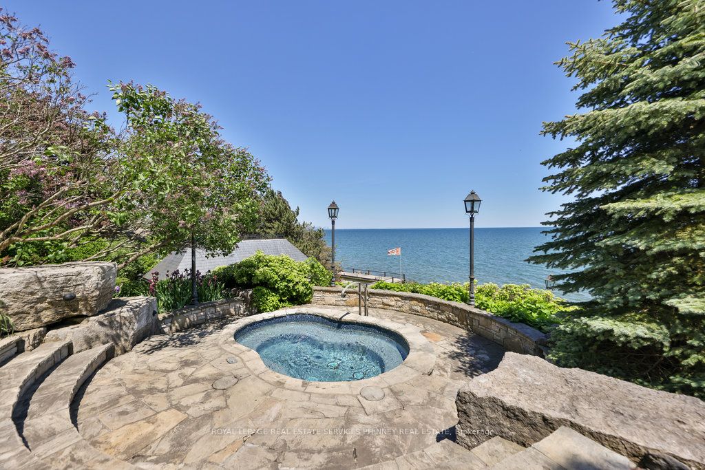 872 Whittier Crescent