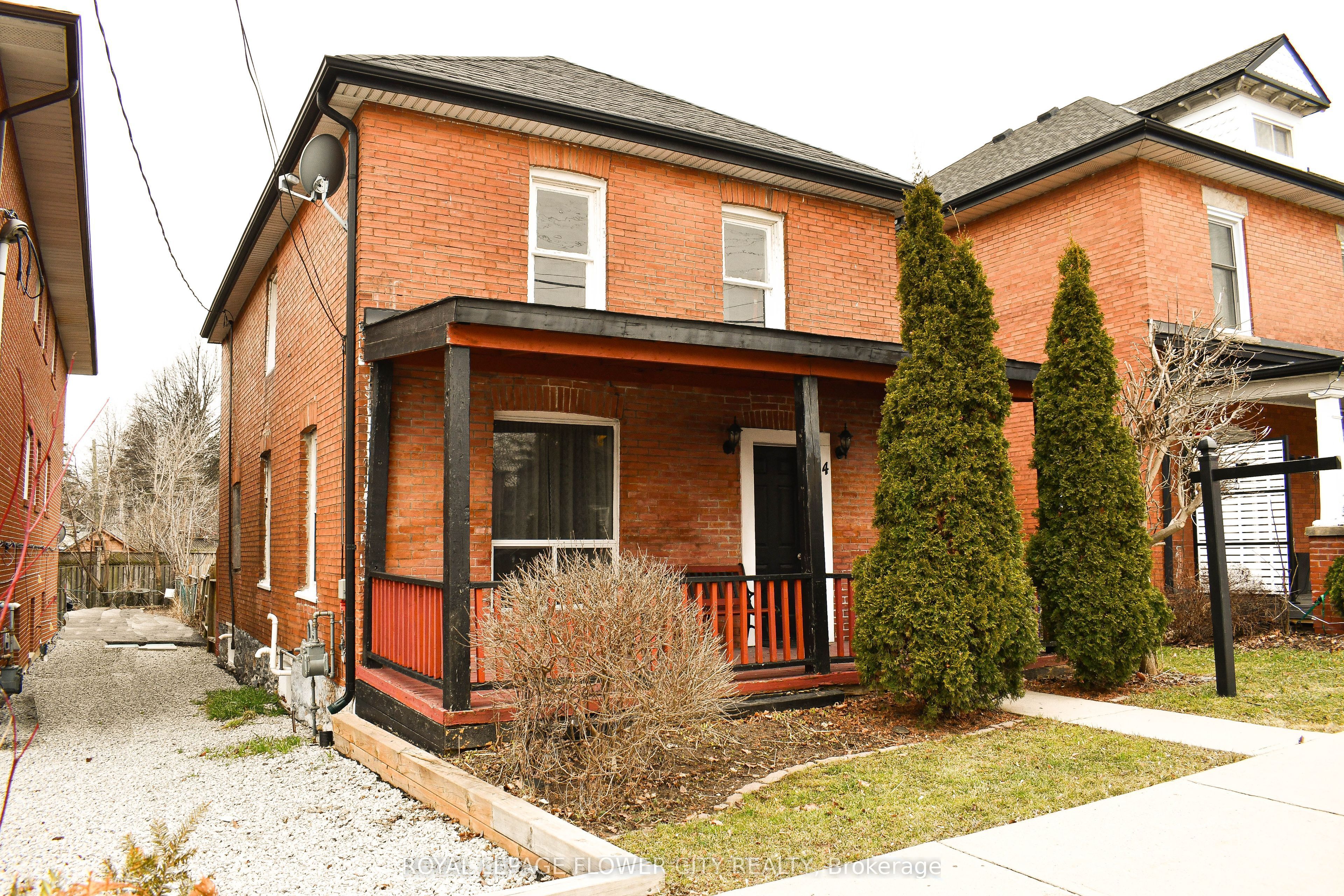 4 Main Street S