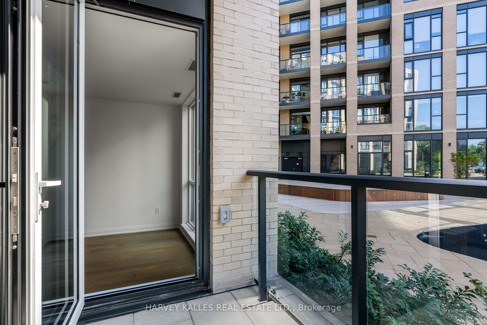 293 The Kingsway #102