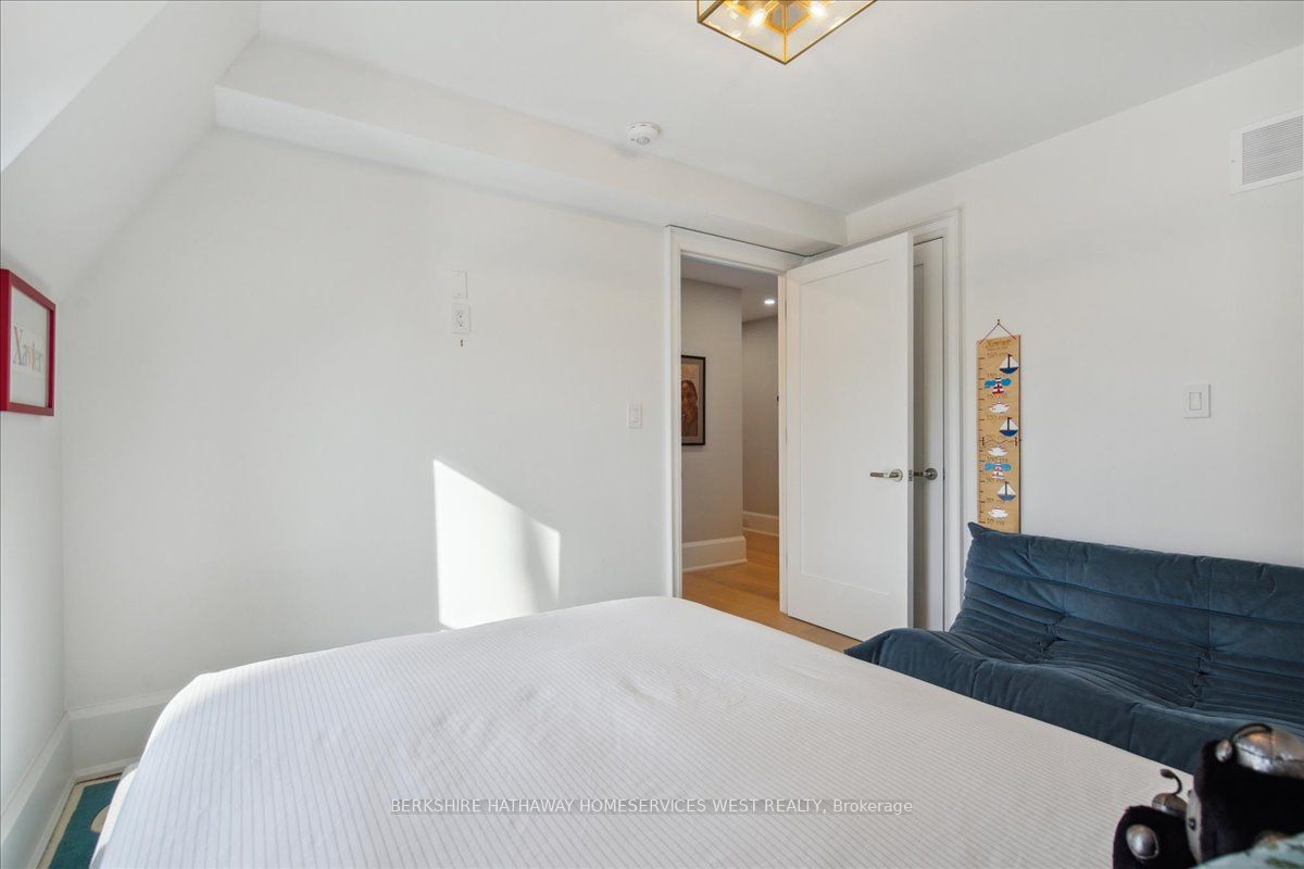 336 Robinson Street, #2