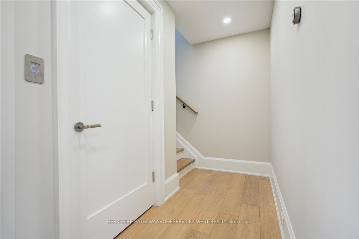 336 Robinson Street, #2