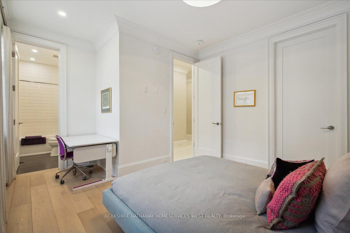 336 Robinson Street, #2