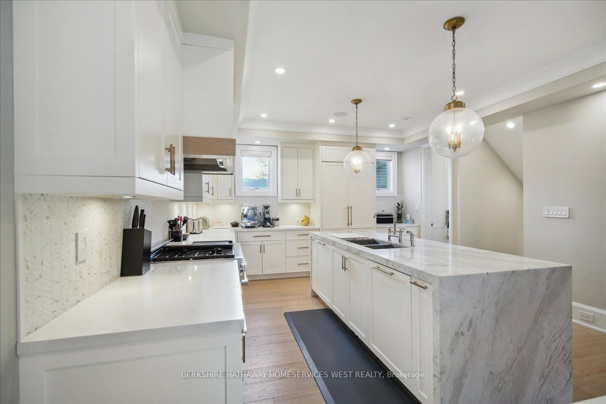 336 Robinson Street, #2