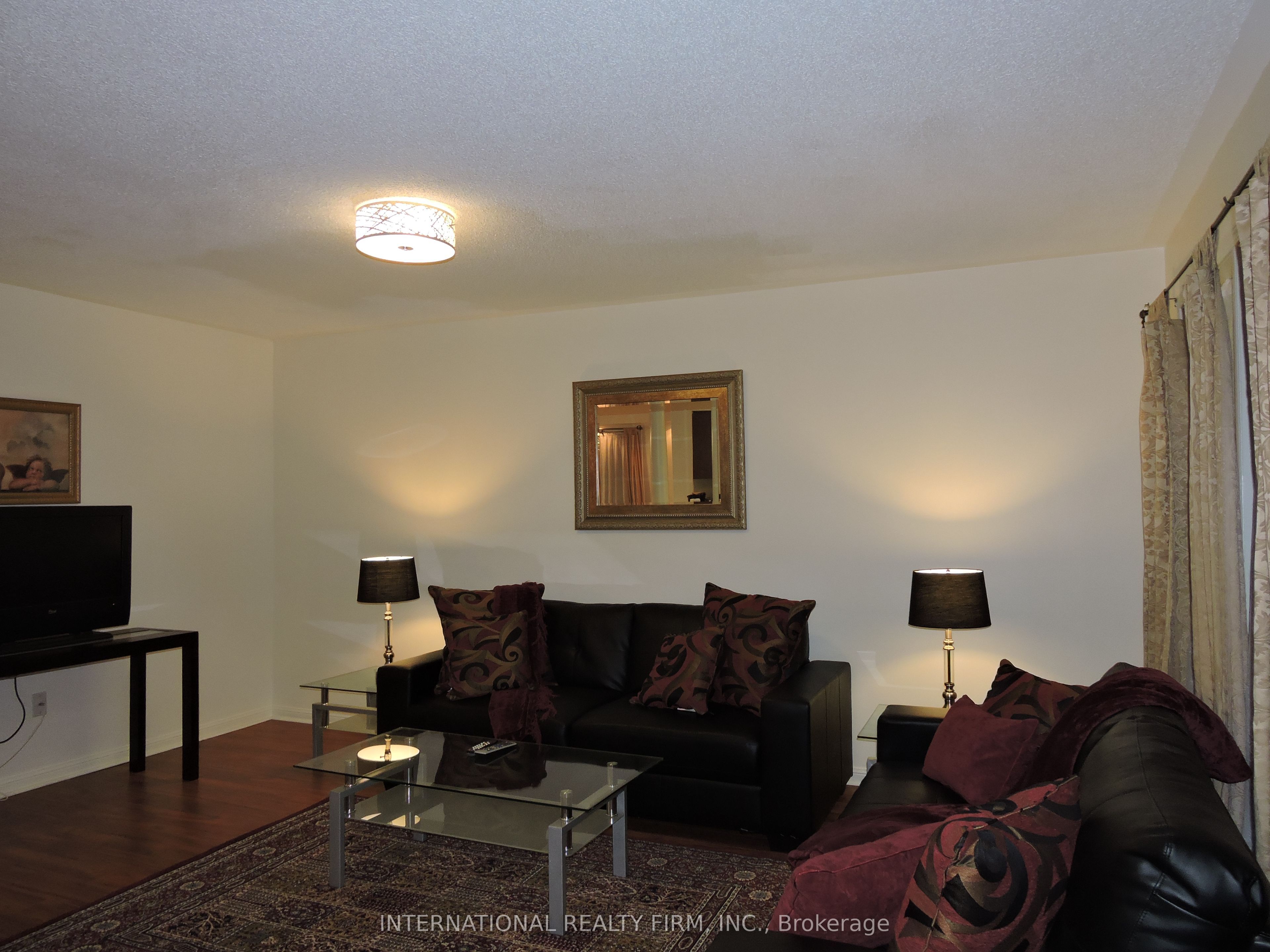 2453 Baintree Crescent