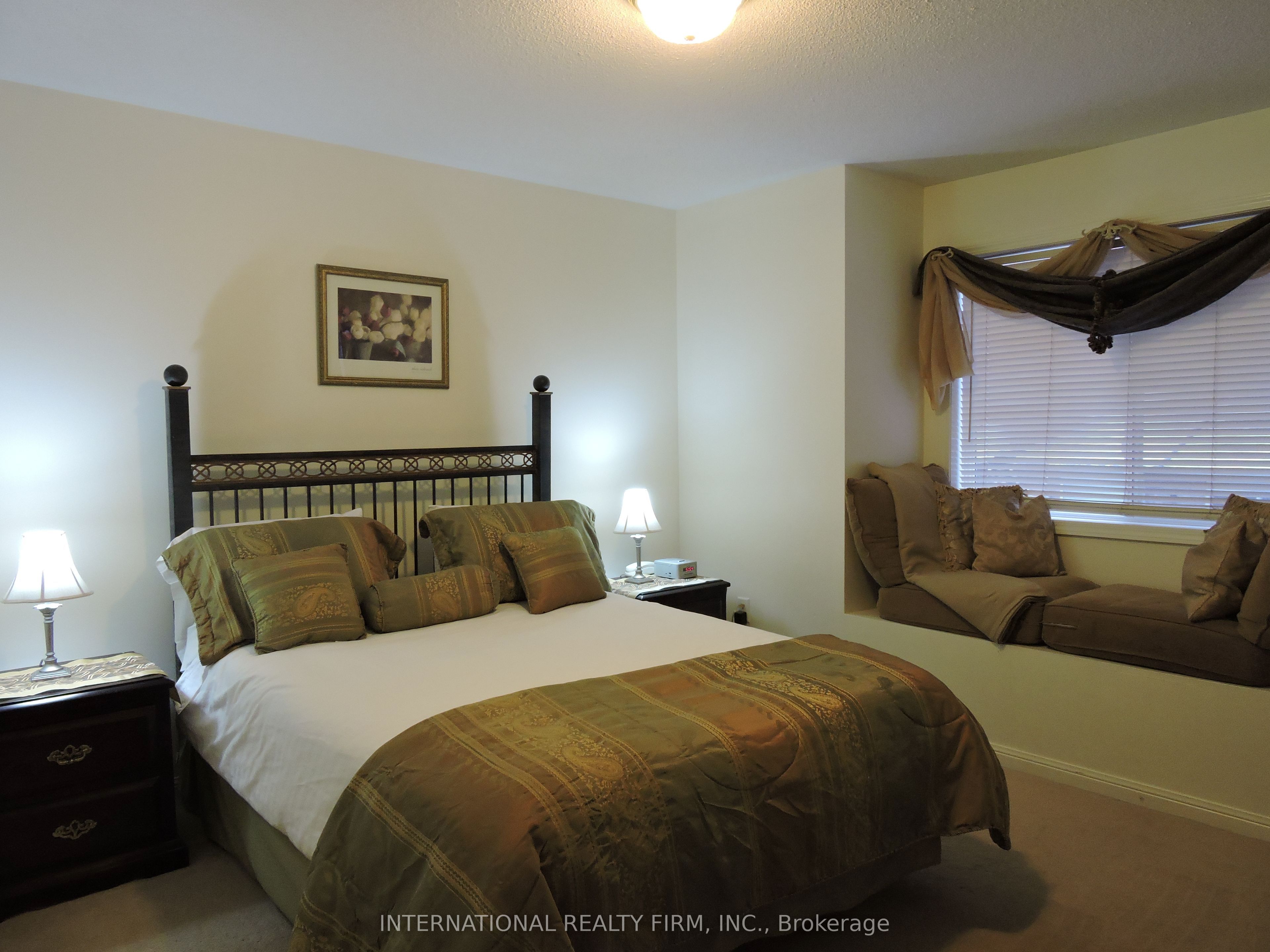 2453 Baintree Crescent