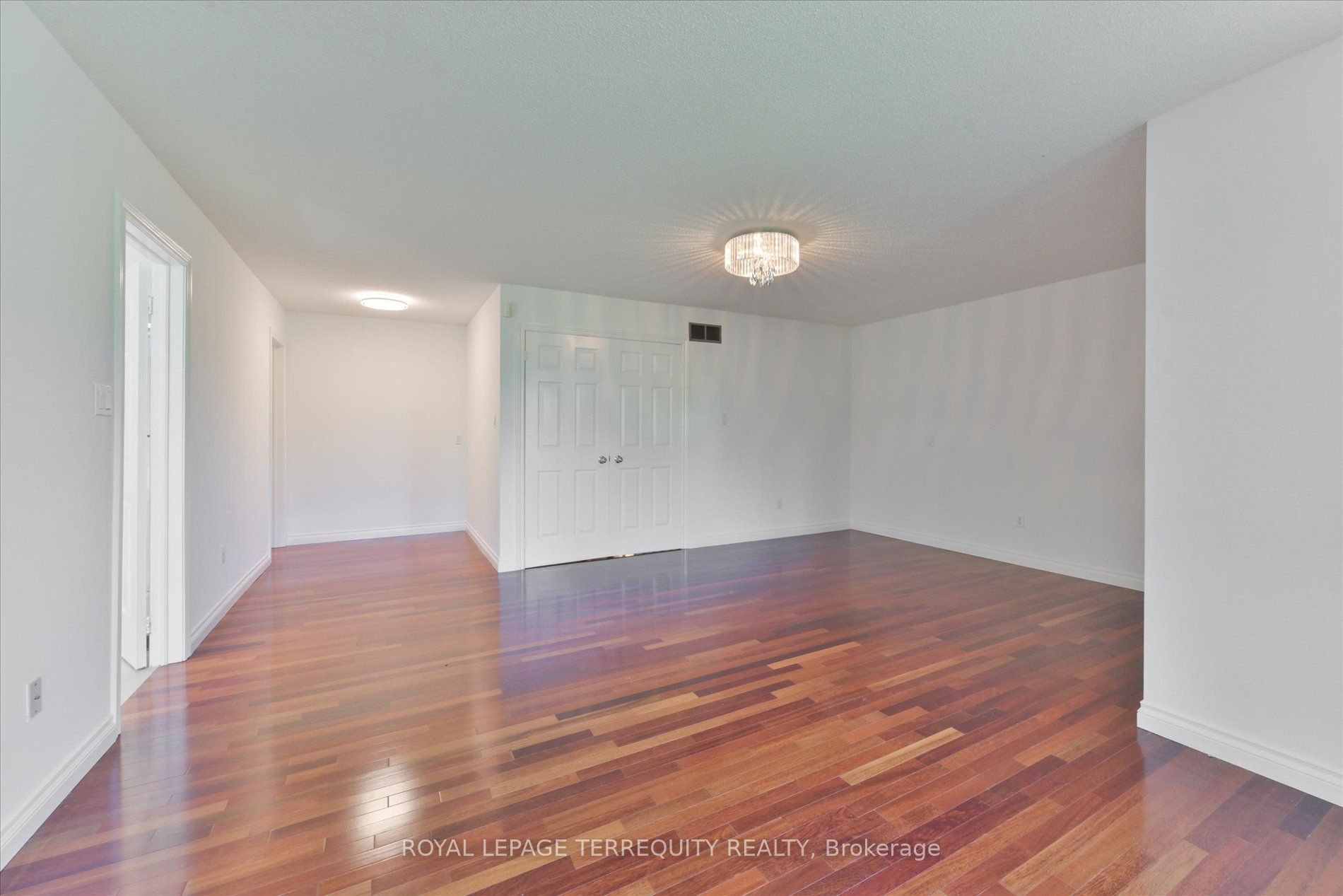 2216 Dunvegan Avenue