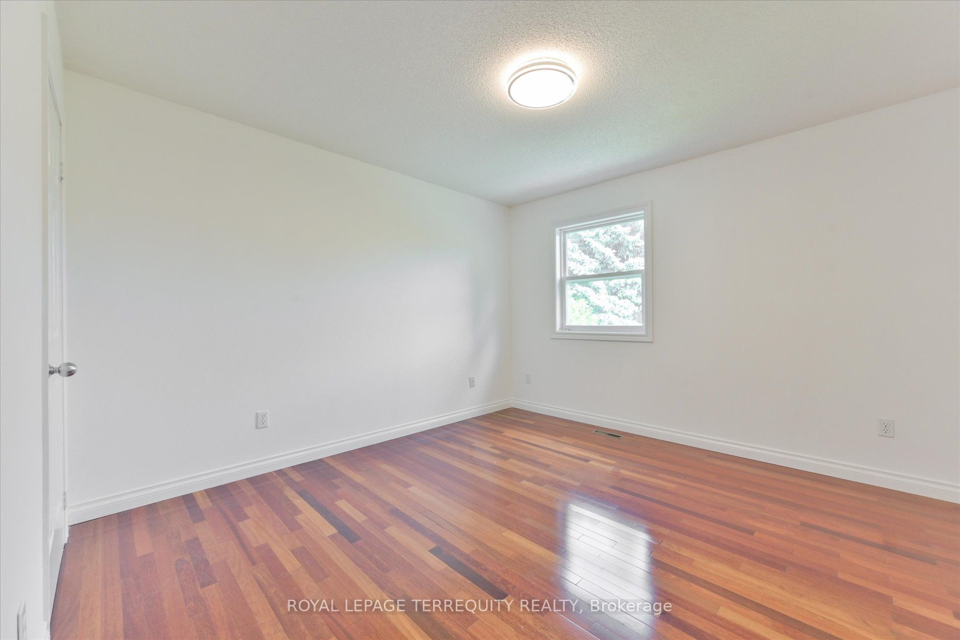 2216 Dunvegan Avenue