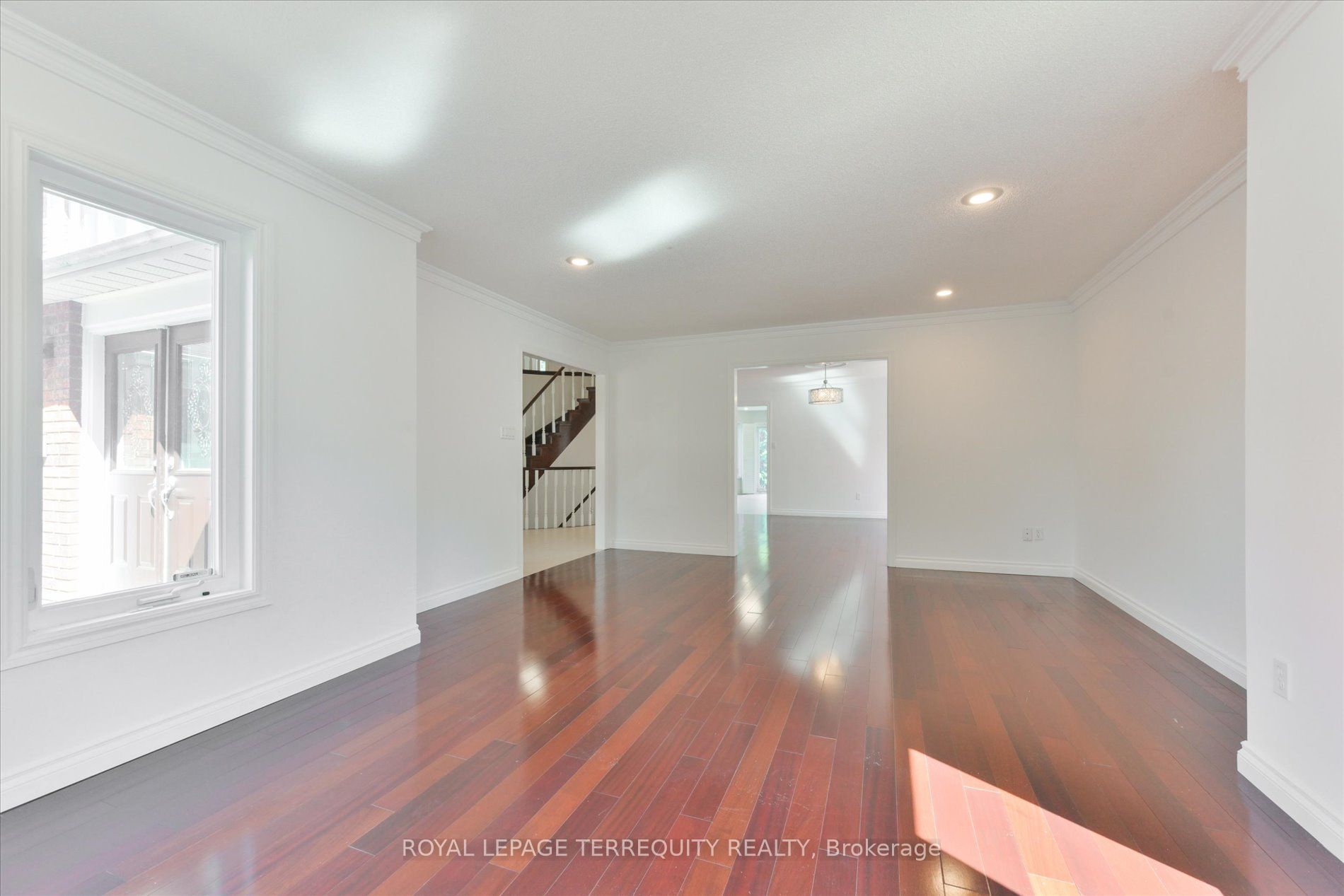 2216 Dunvegan Avenue