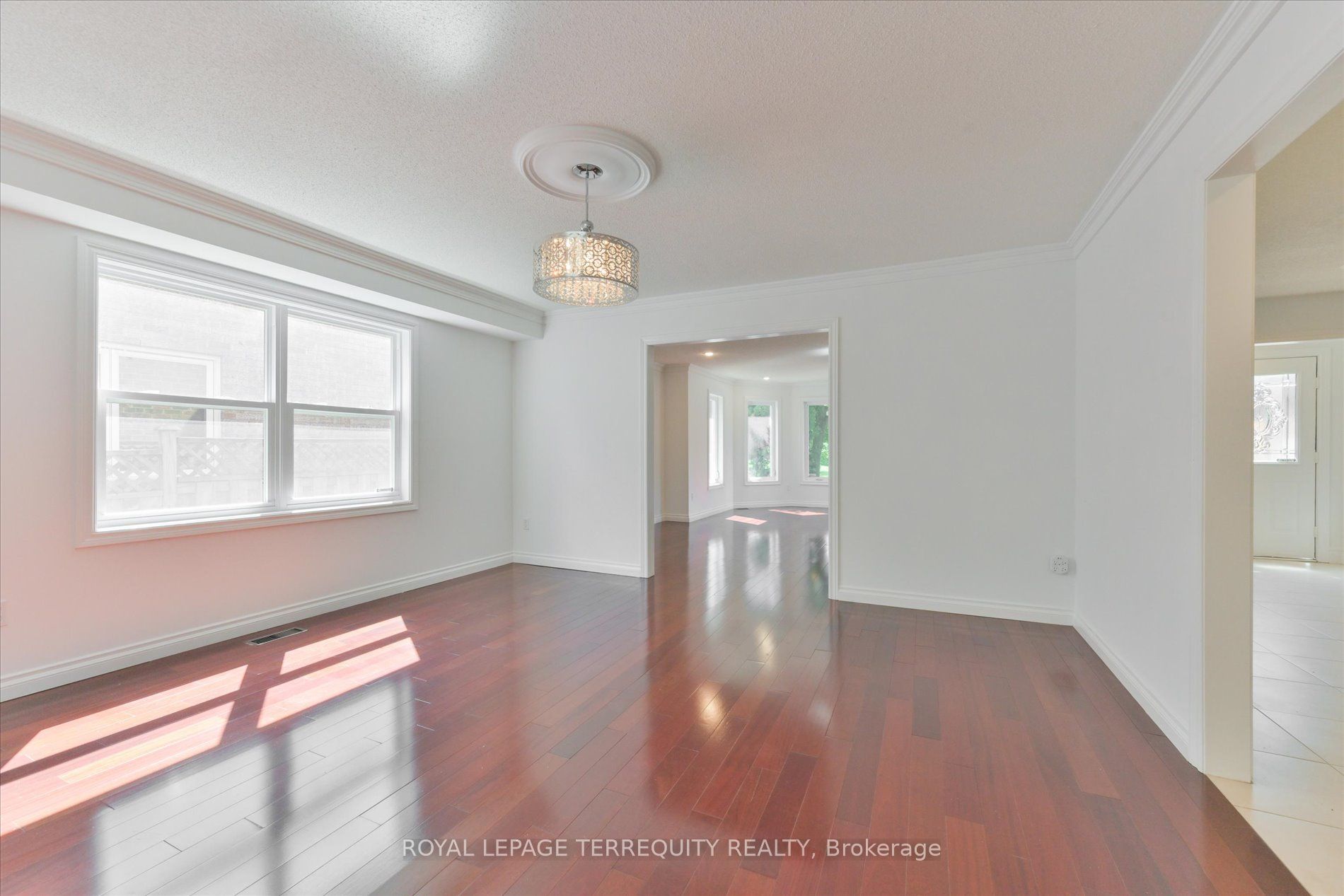 2216 Dunvegan Avenue