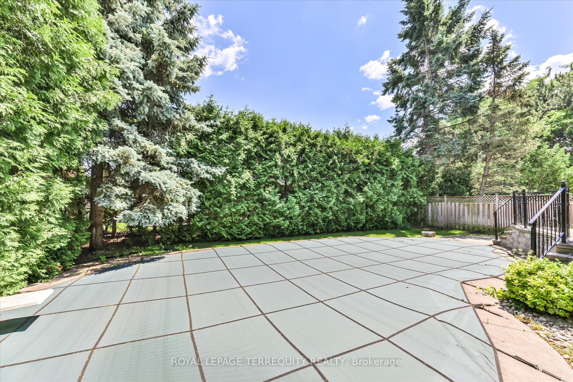2216 Dunvegan Avenue