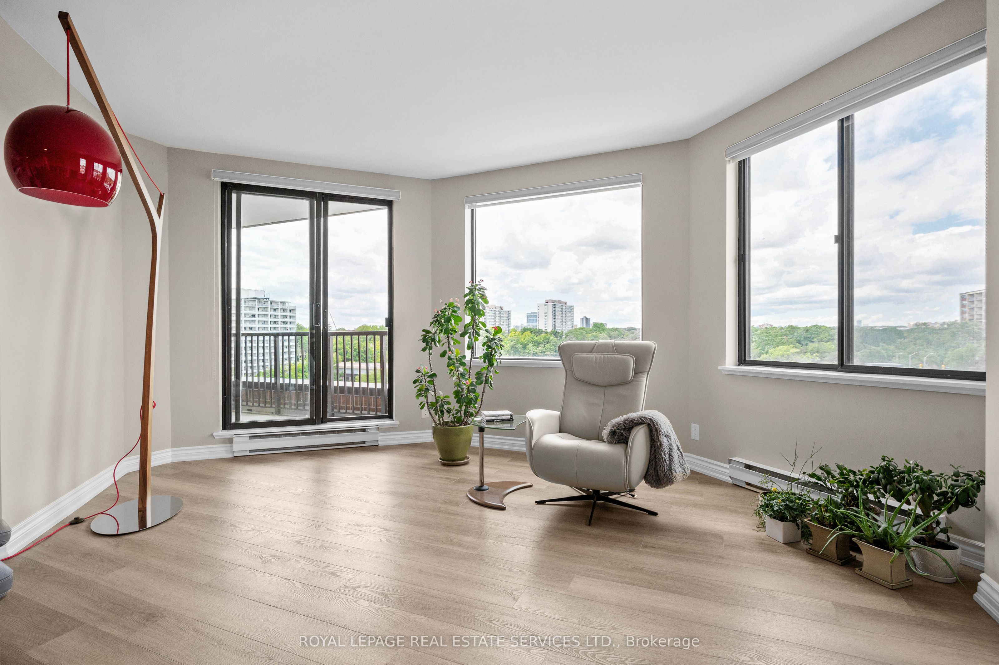 100 Lakeshore Road E, #1104