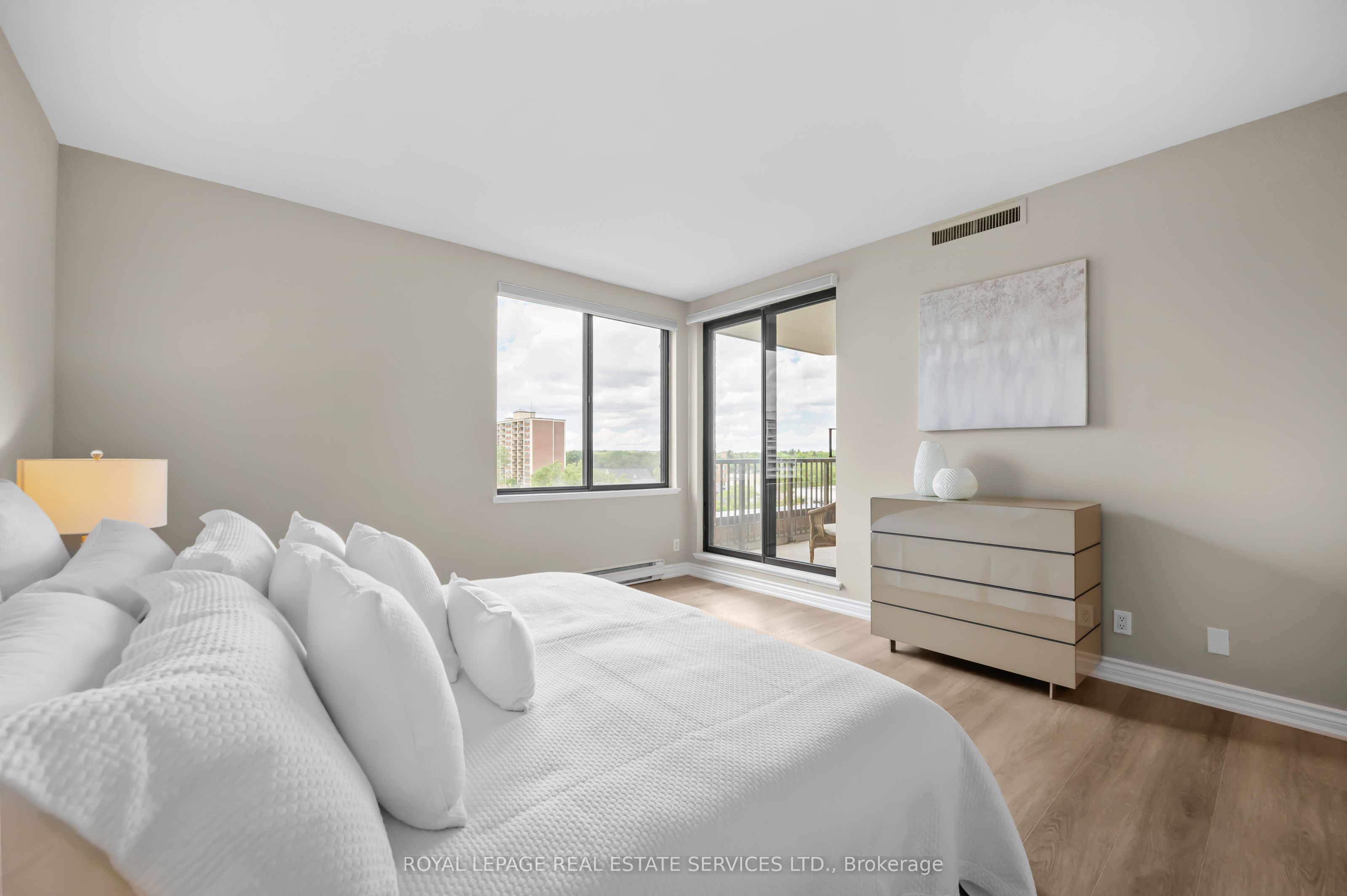 100 Lakeshore Road E, #1104