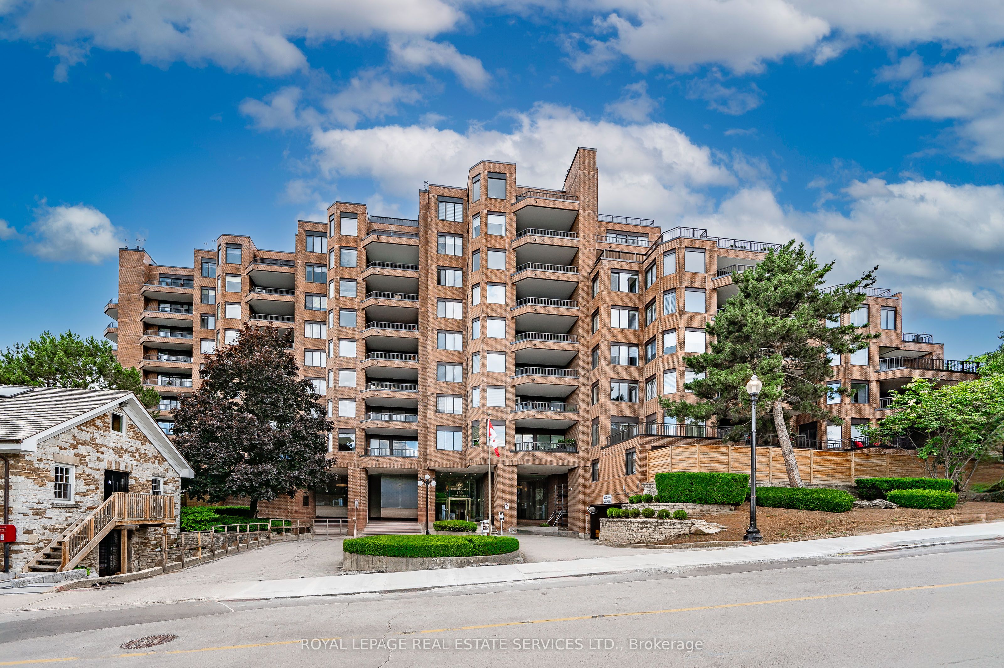 100 Lakeshore Road E, #1104