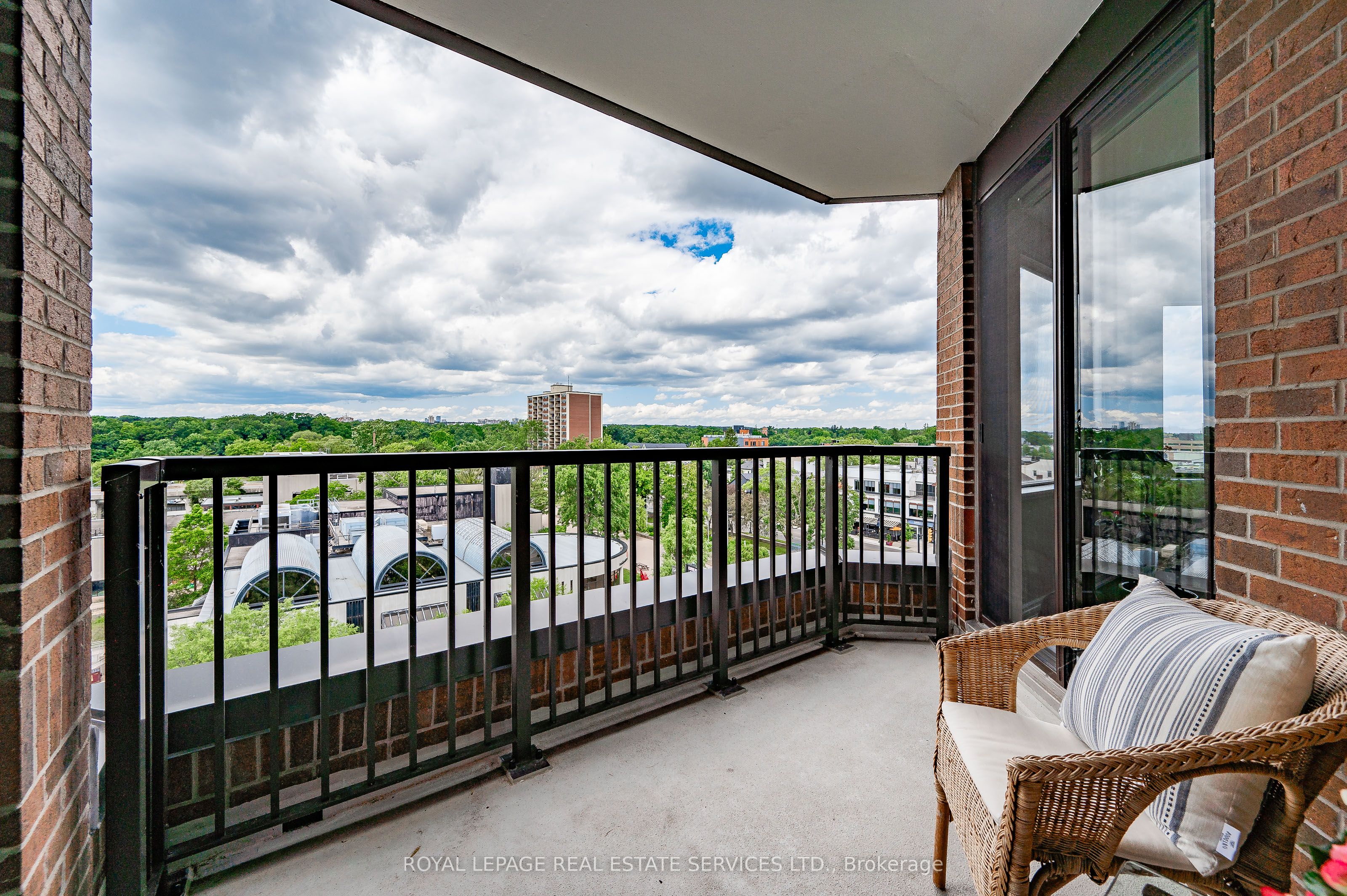 100 Lakeshore Road E, #1104