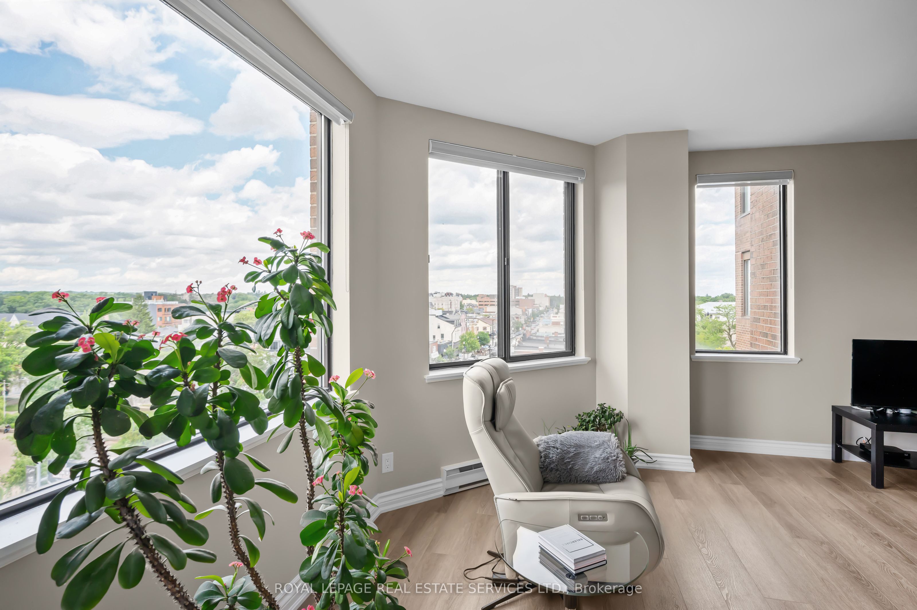 100 Lakeshore Road E, #1104