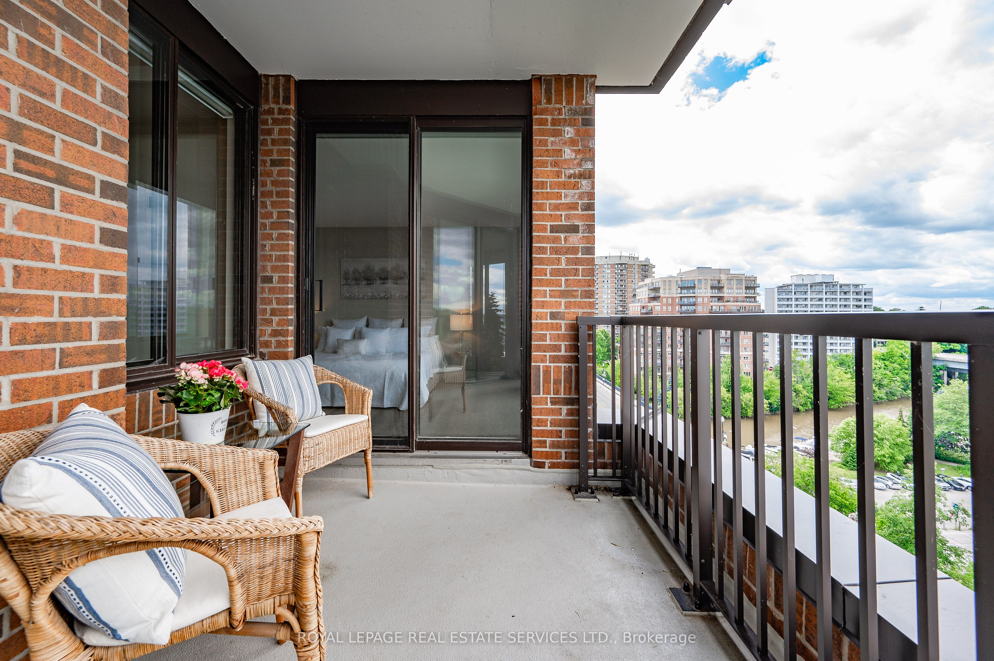 100 Lakeshore Road E, #1104