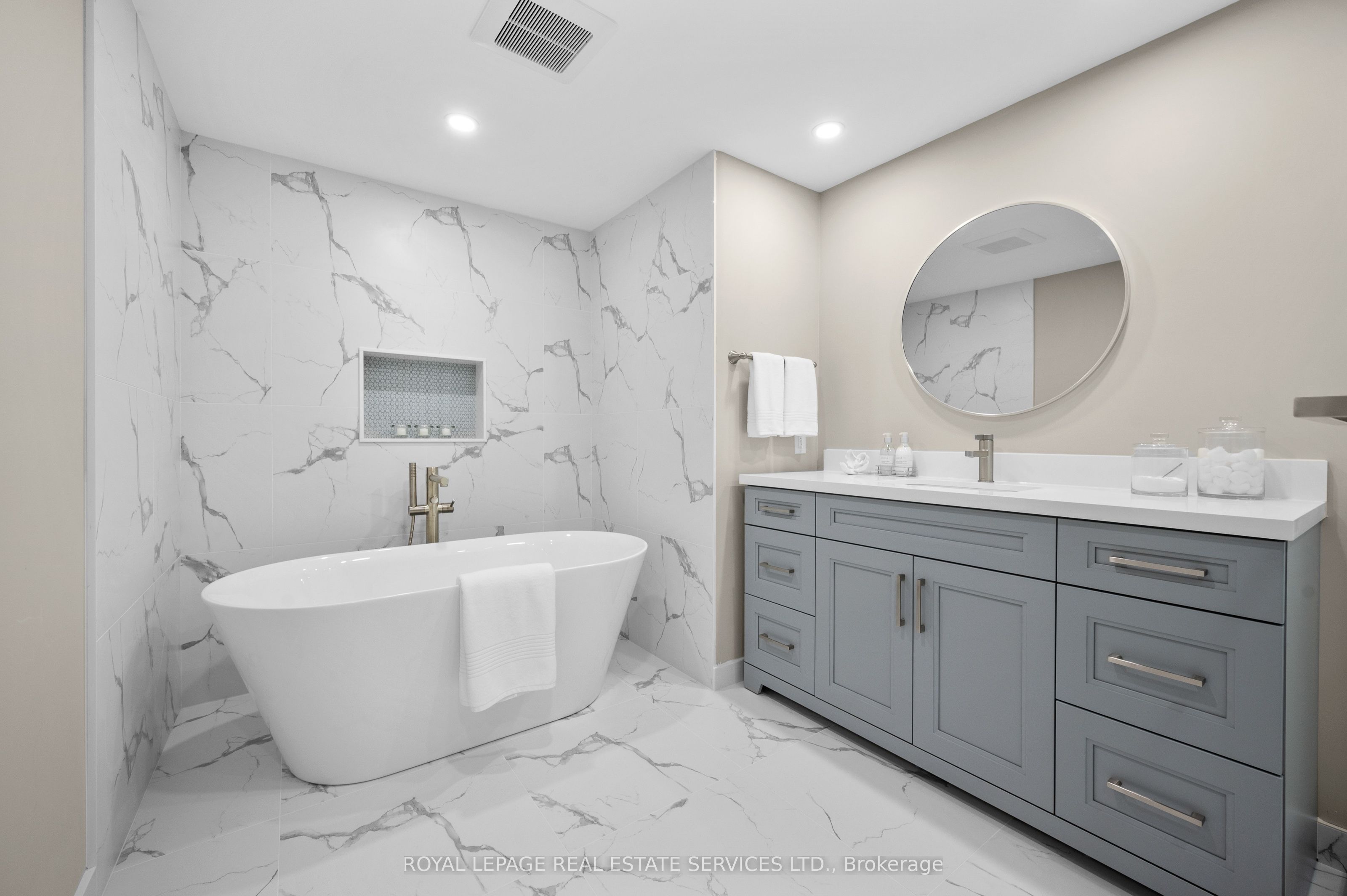 100 Lakeshore Road E, #1104