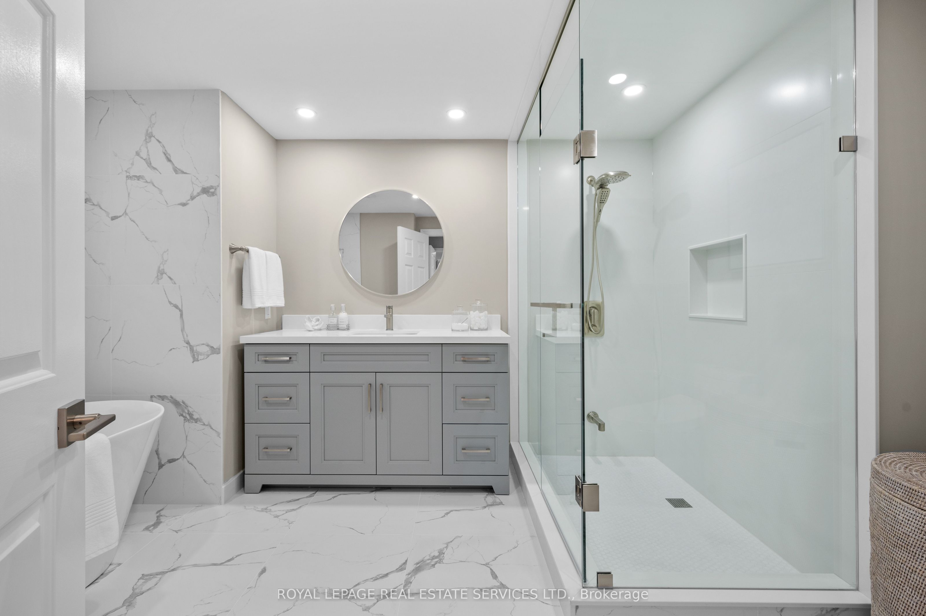 100 Lakeshore Road E, #1104