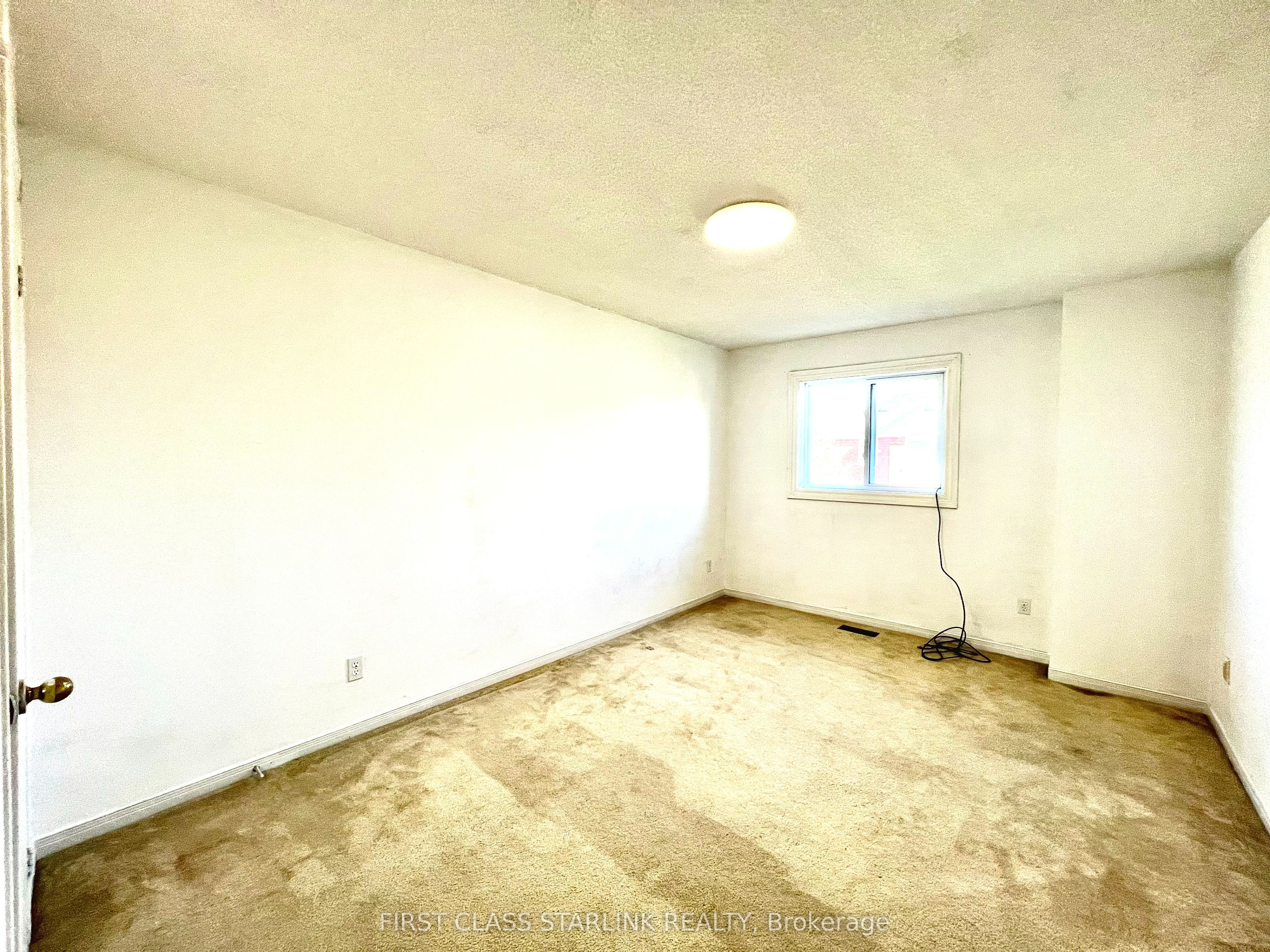 1048 Charminster Crescent, #Upper