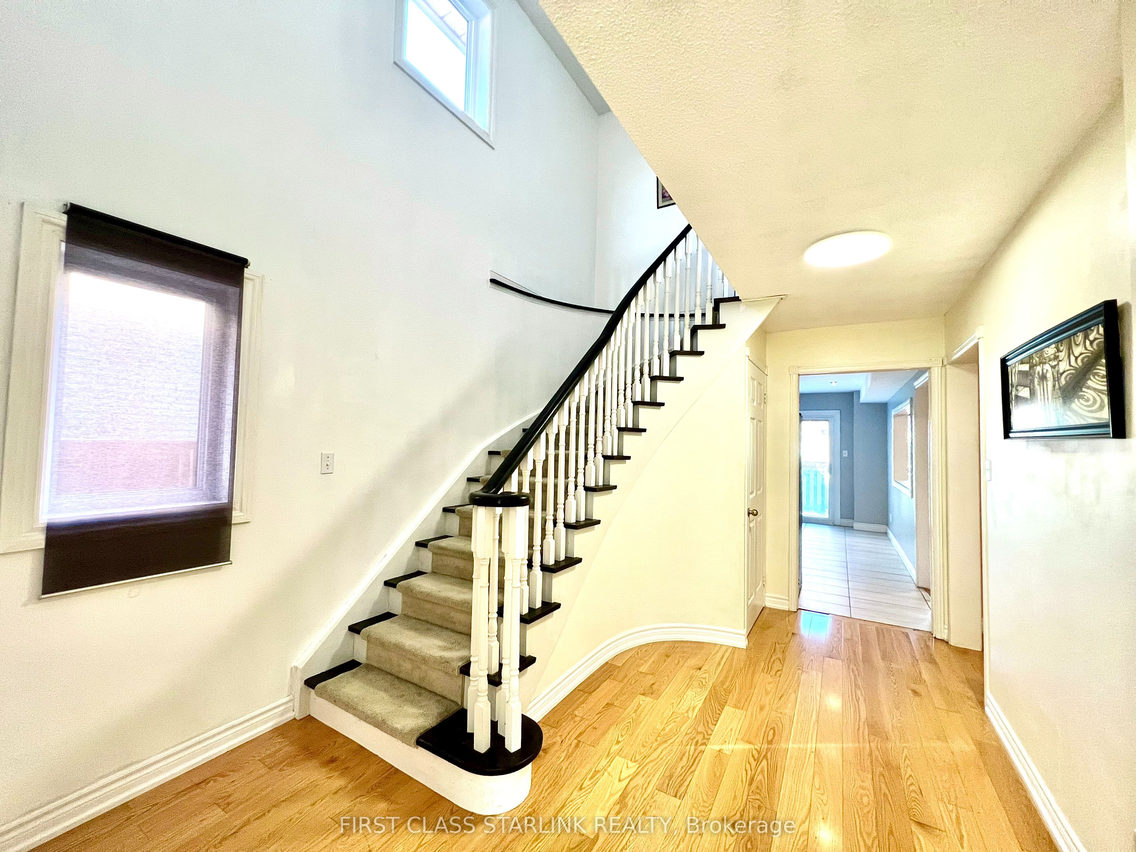 1048 Charminster Crescent, #Upper