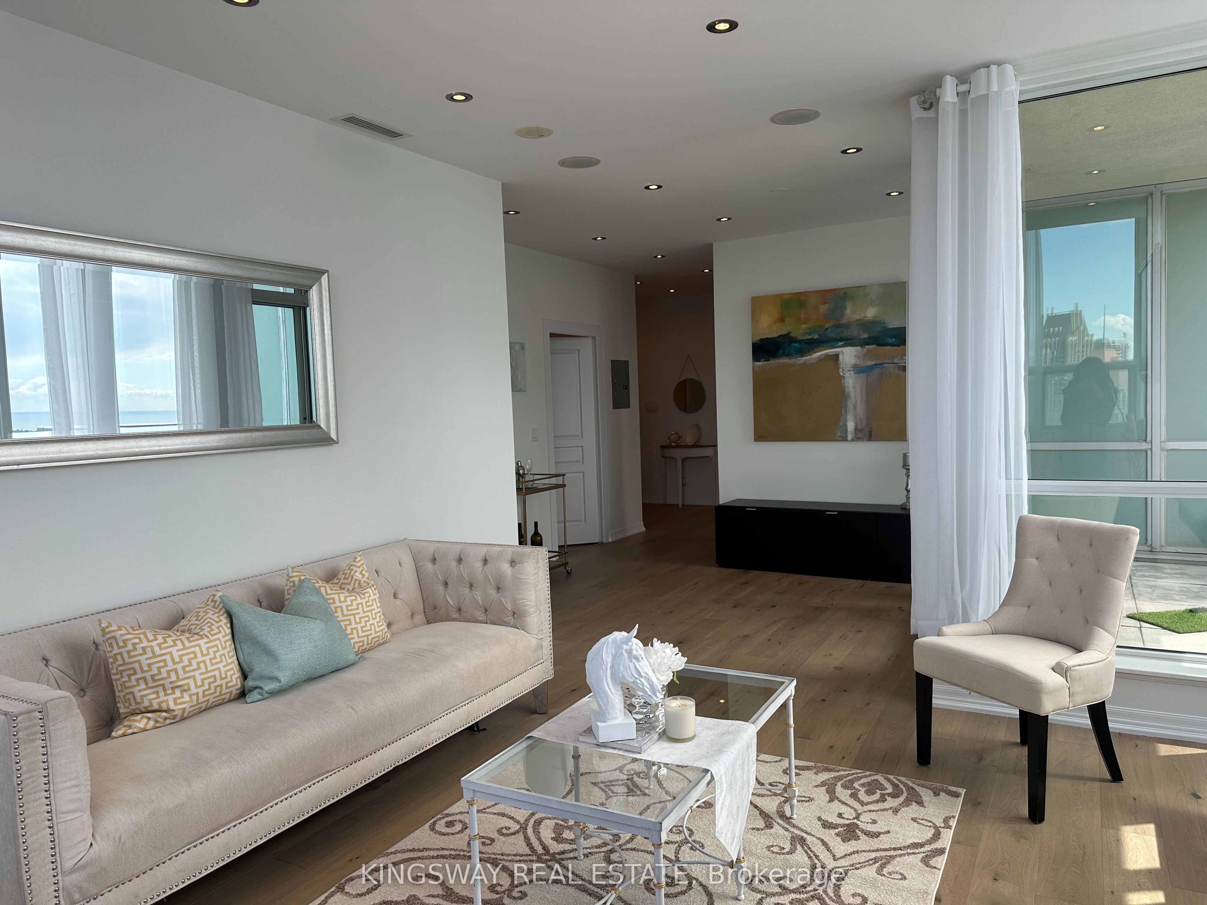 220 Burnhamthorpe Road W #3404