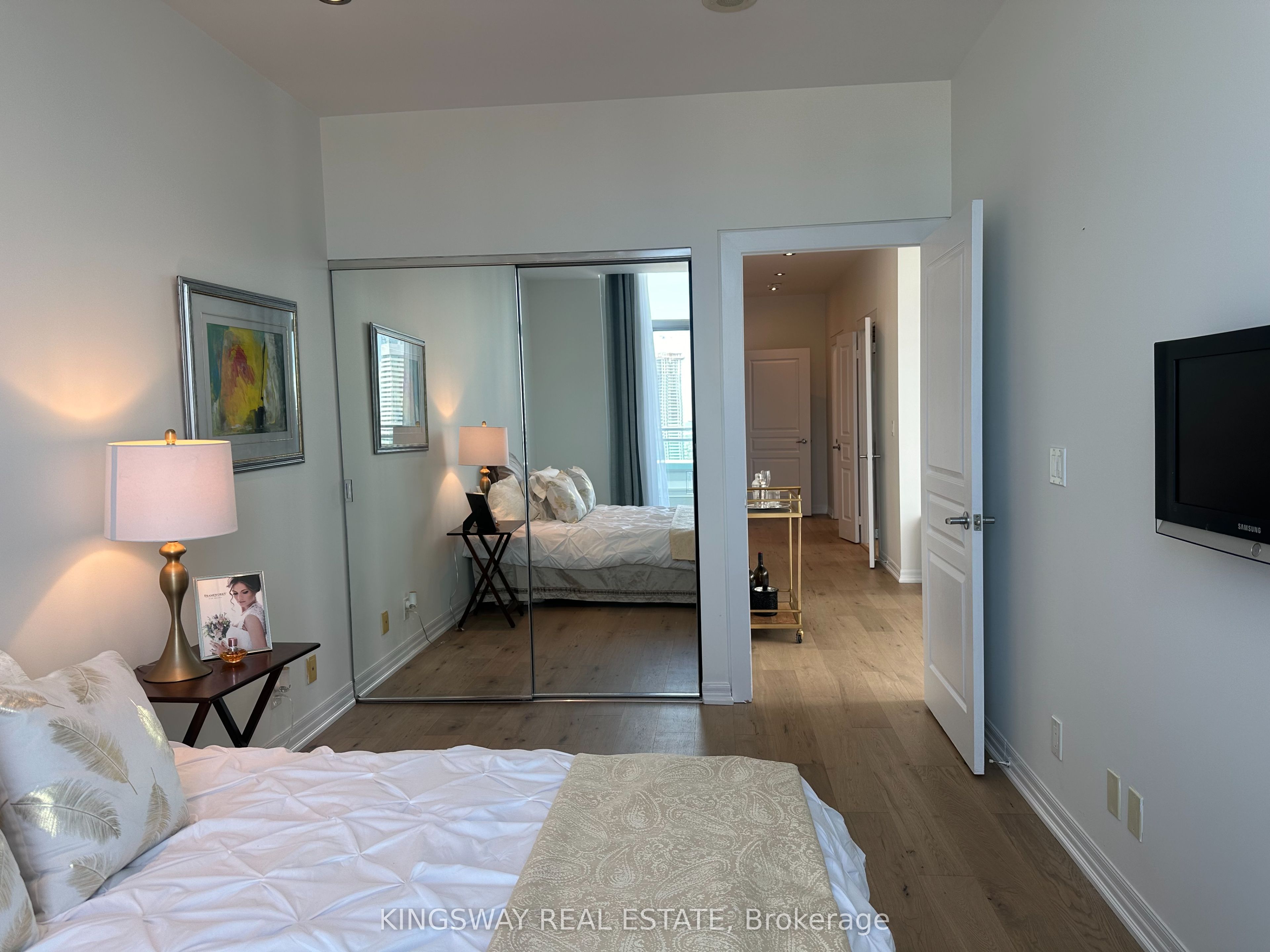 220 Burnhamthorpe Road W #3404