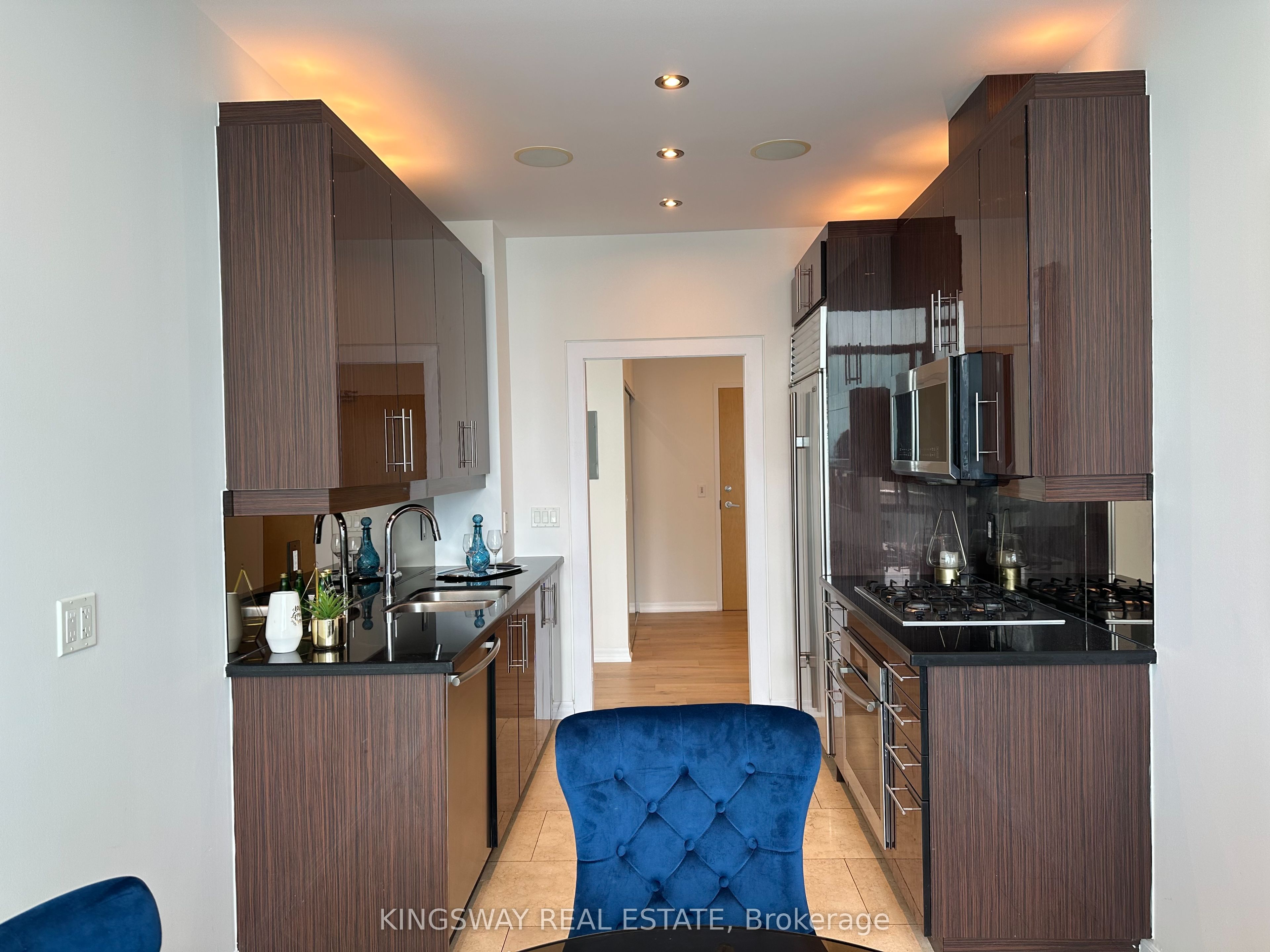 220 Burnhamthorpe Road W #3404