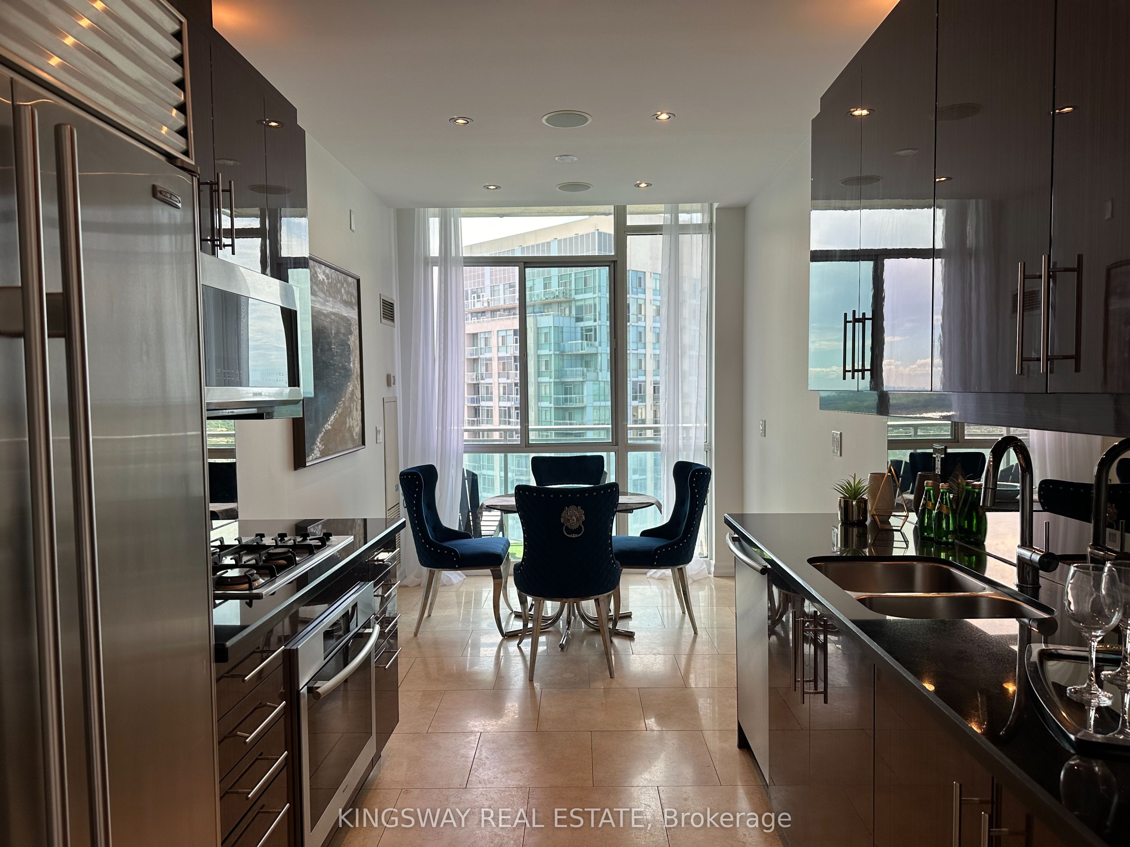 220 Burnhamthorpe Road W #3404