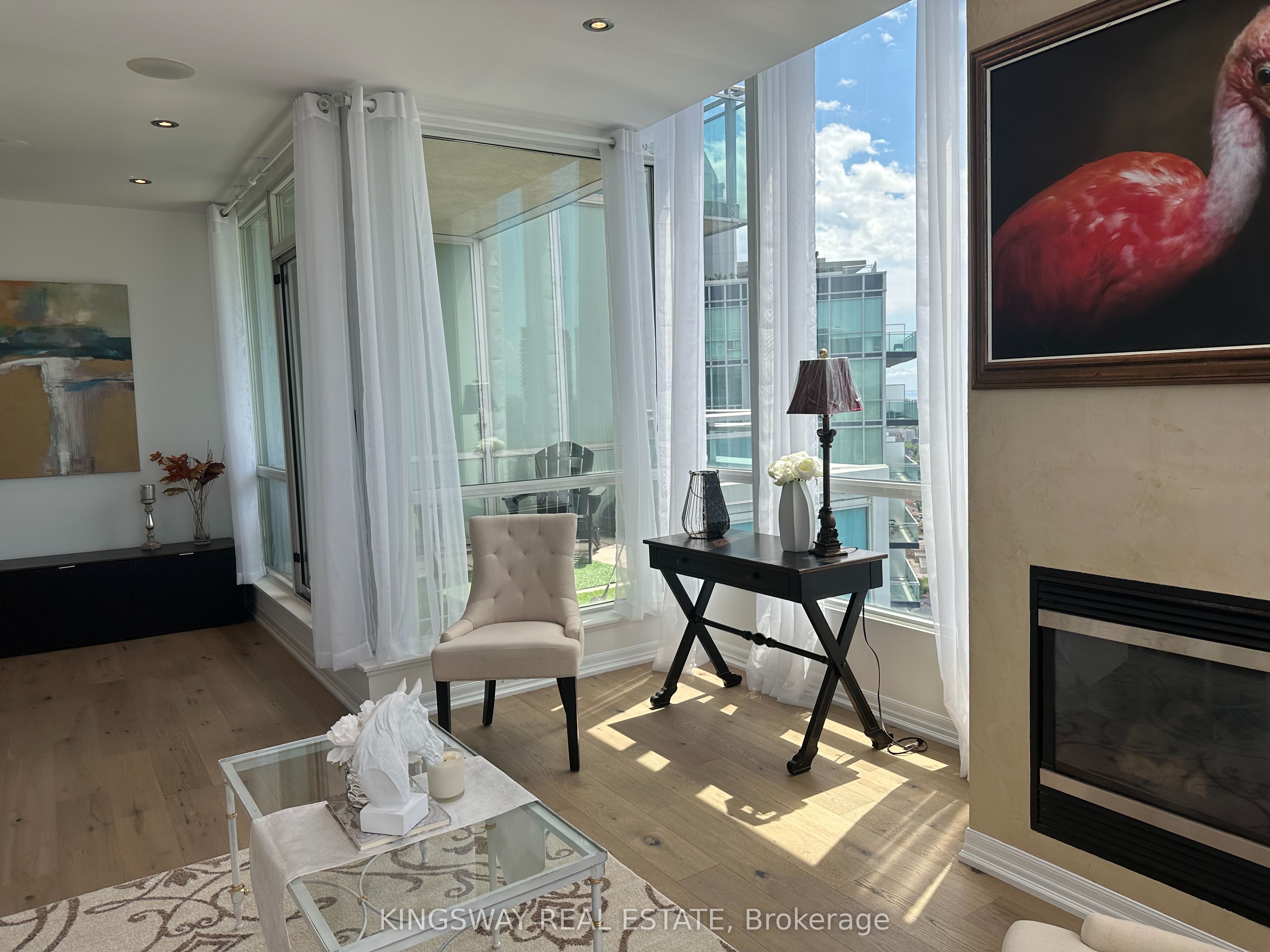 220 Burnhamthorpe Road W #3404