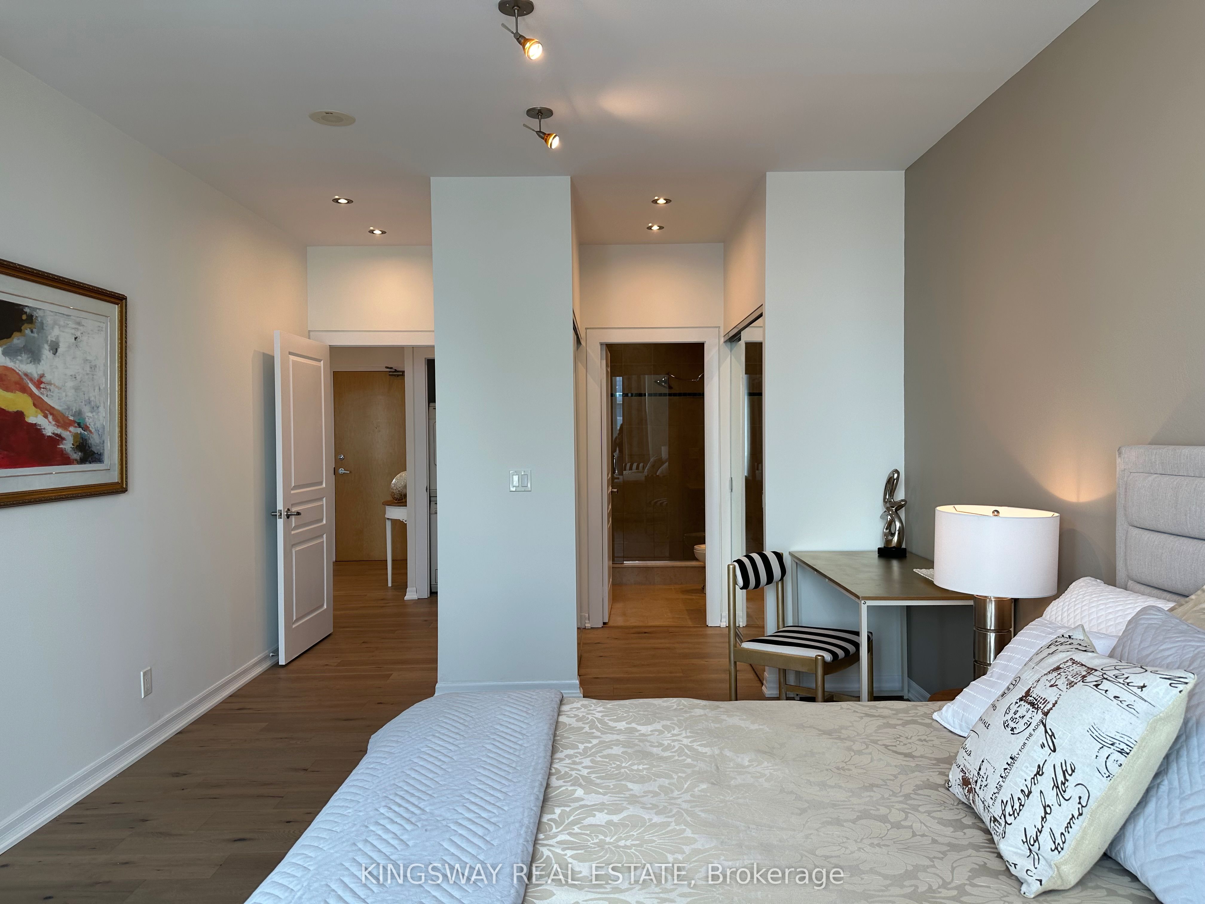 220 Burnhamthorpe Road W #3404