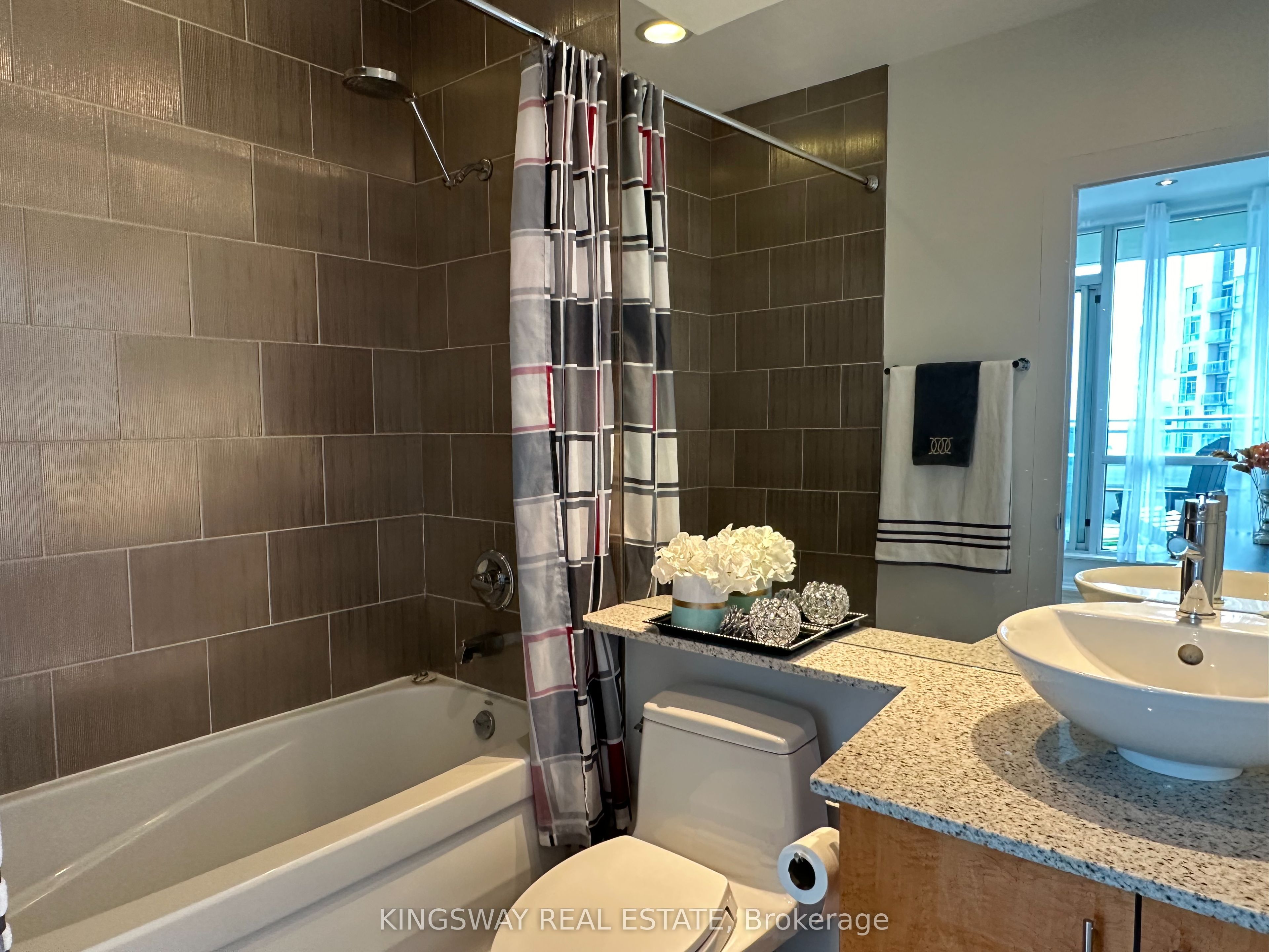 220 Burnhamthorpe Road W #3404