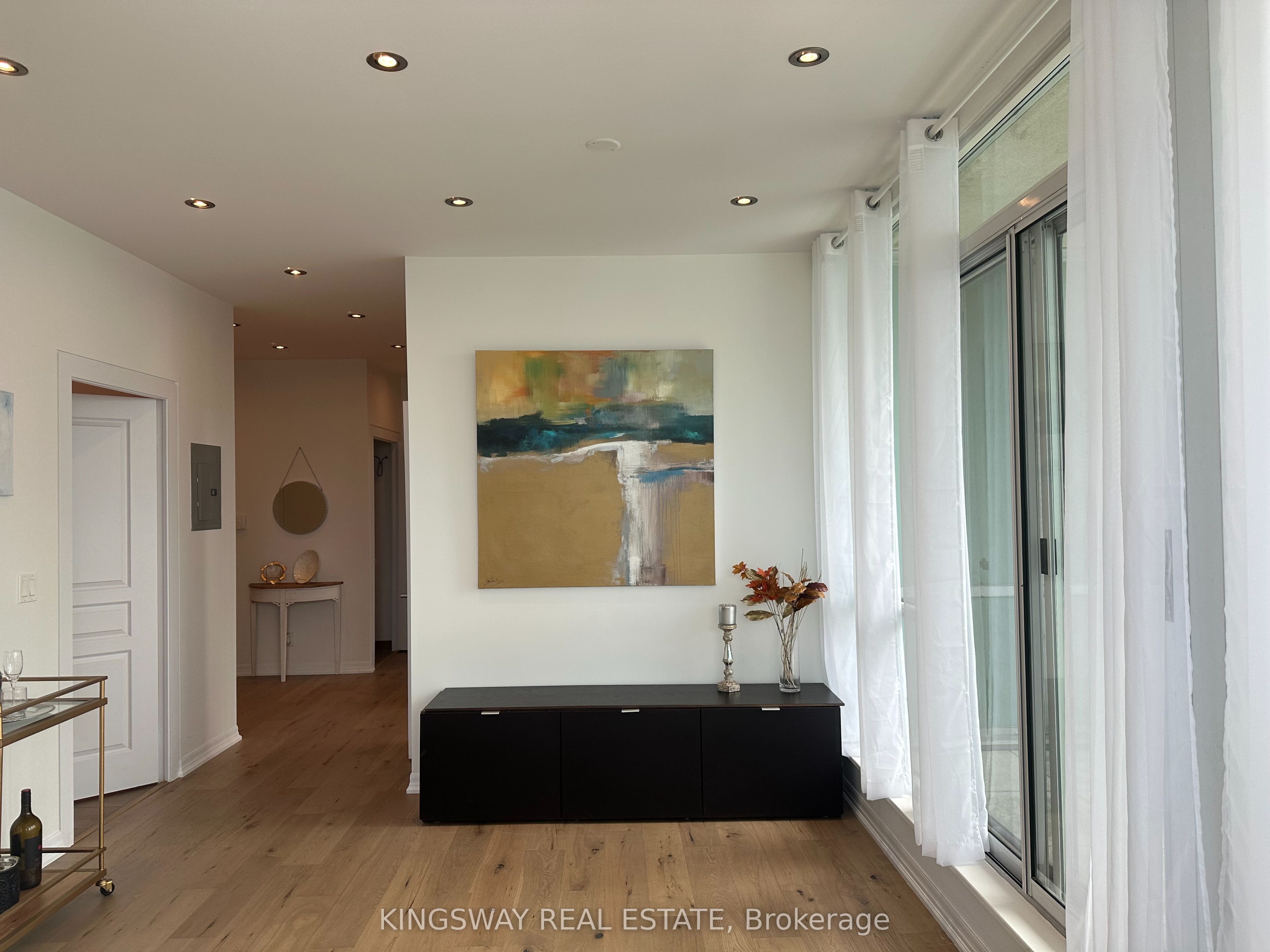 220 Burnhamthorpe Road W #3404