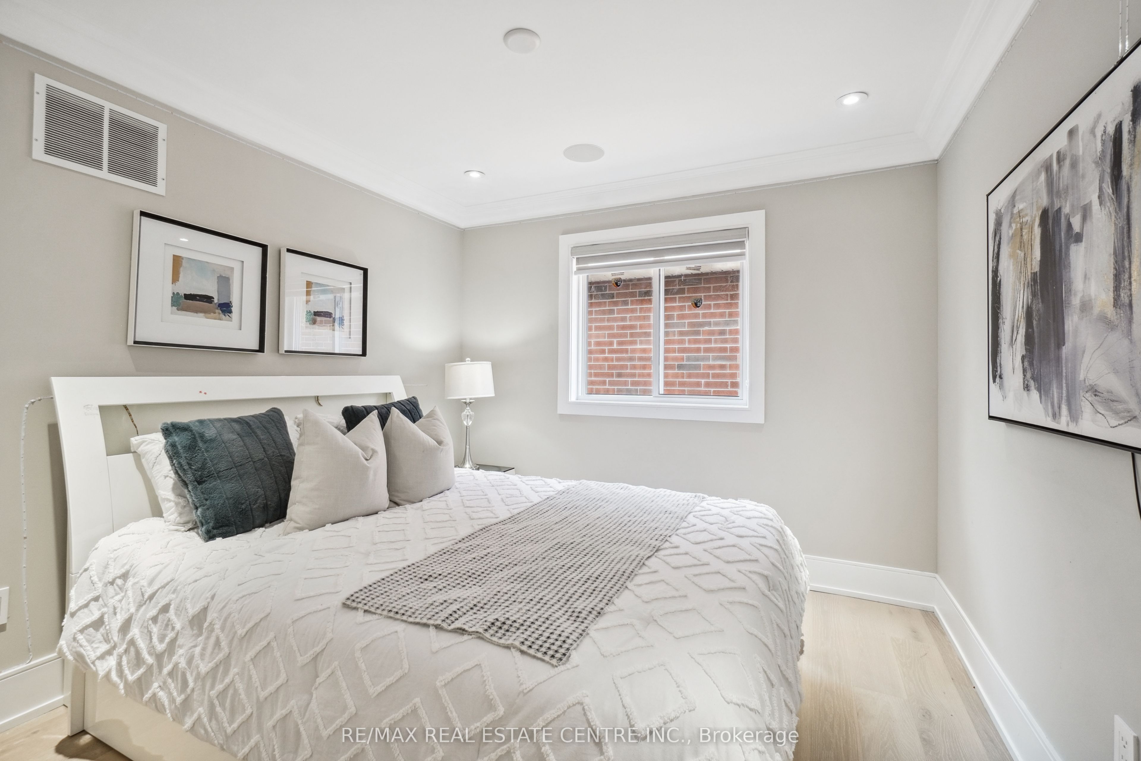 12 Ferncroft Place
