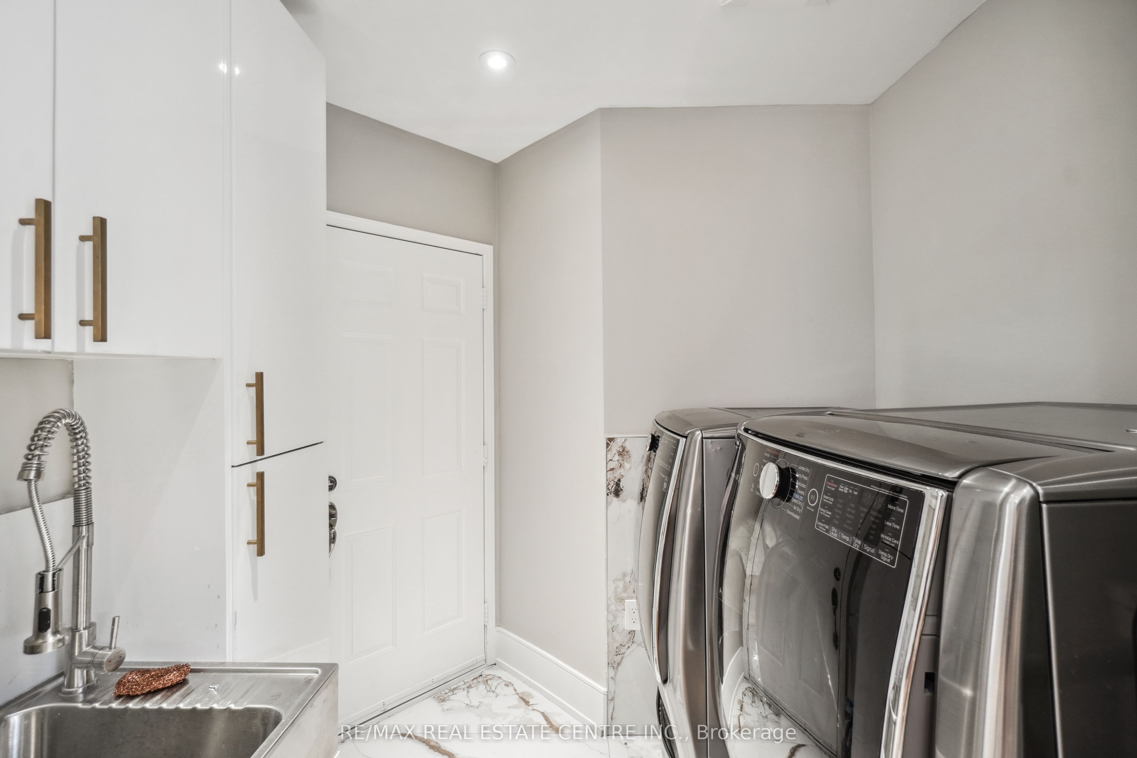 12 Ferncroft Place