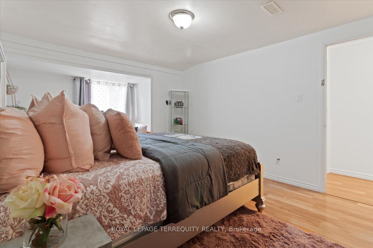 6 Masseygrove Crescent