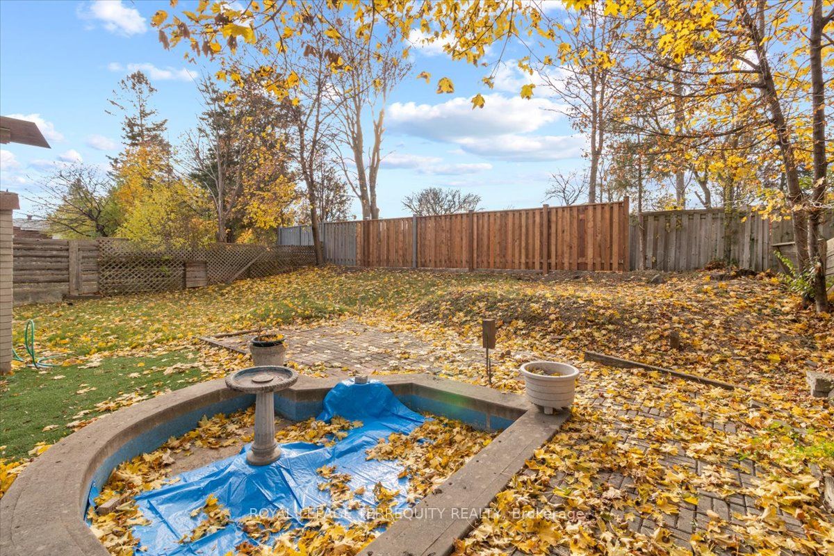 6 Masseygrove Crescent