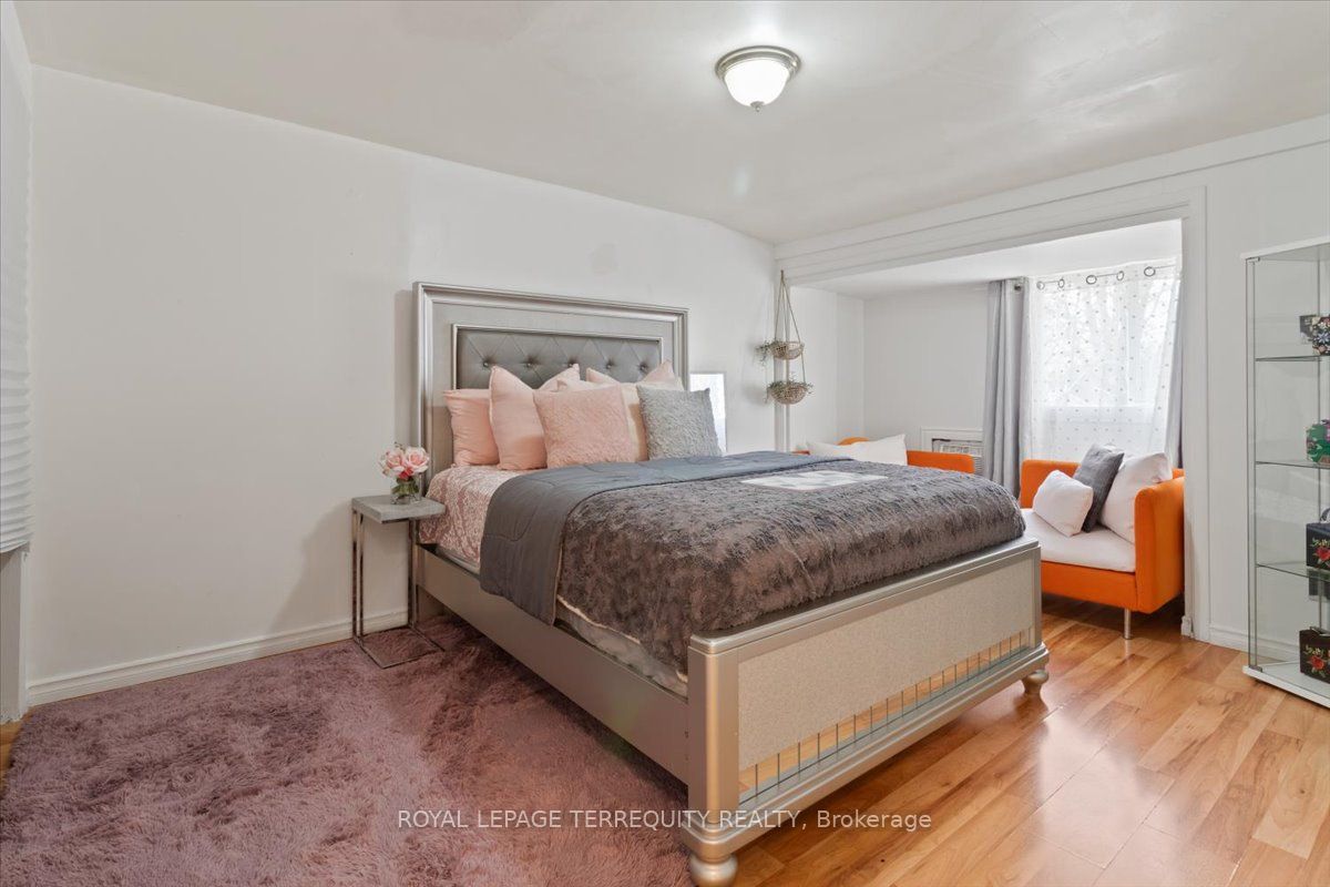 6 Masseygrove Crescent