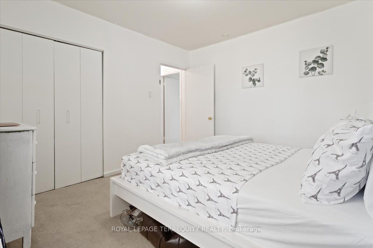 6 Masseygrove Crescent