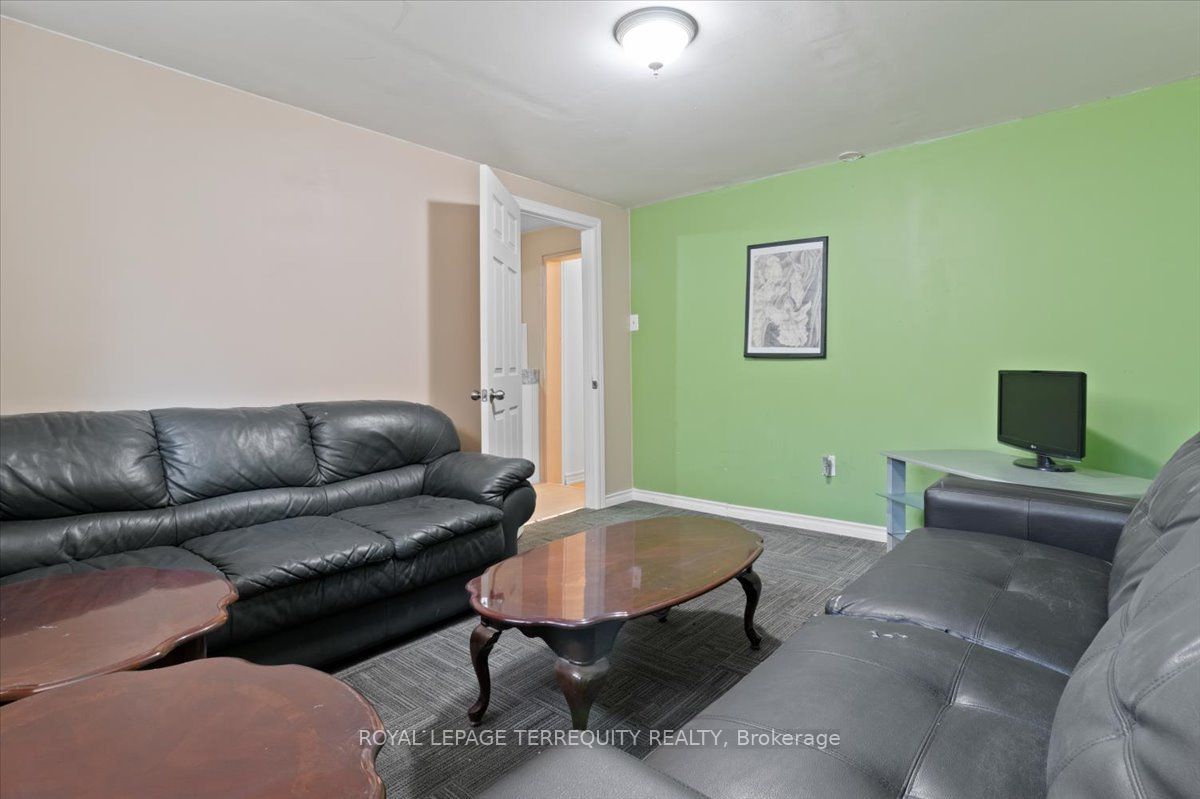 6 Masseygrove Crescent