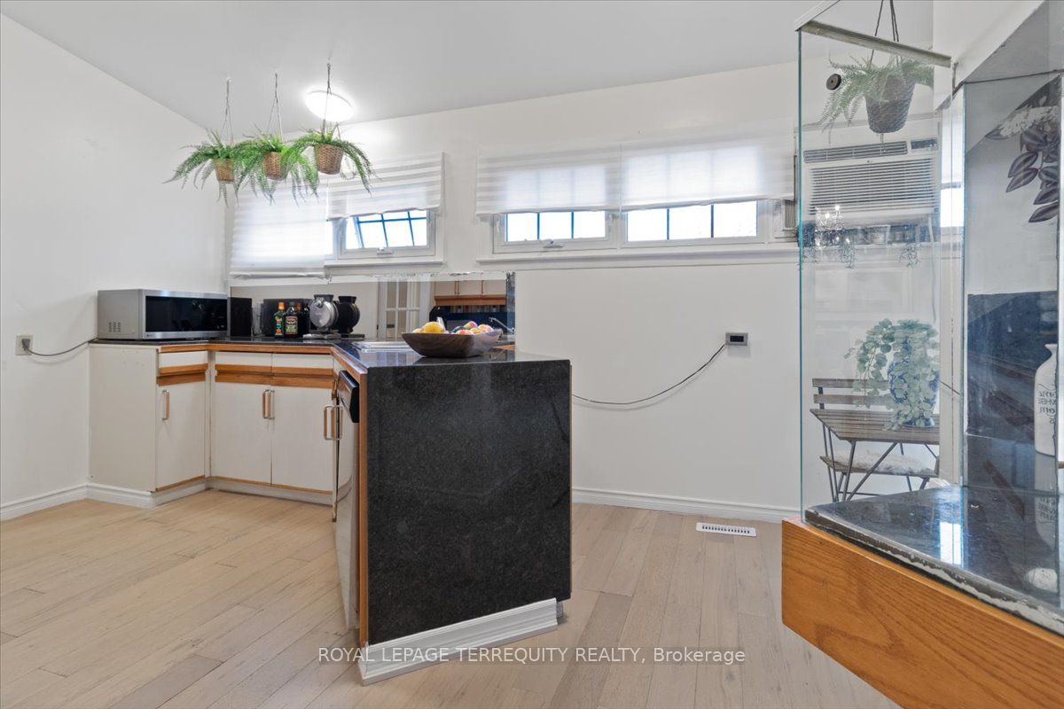 6 Masseygrove Crescent