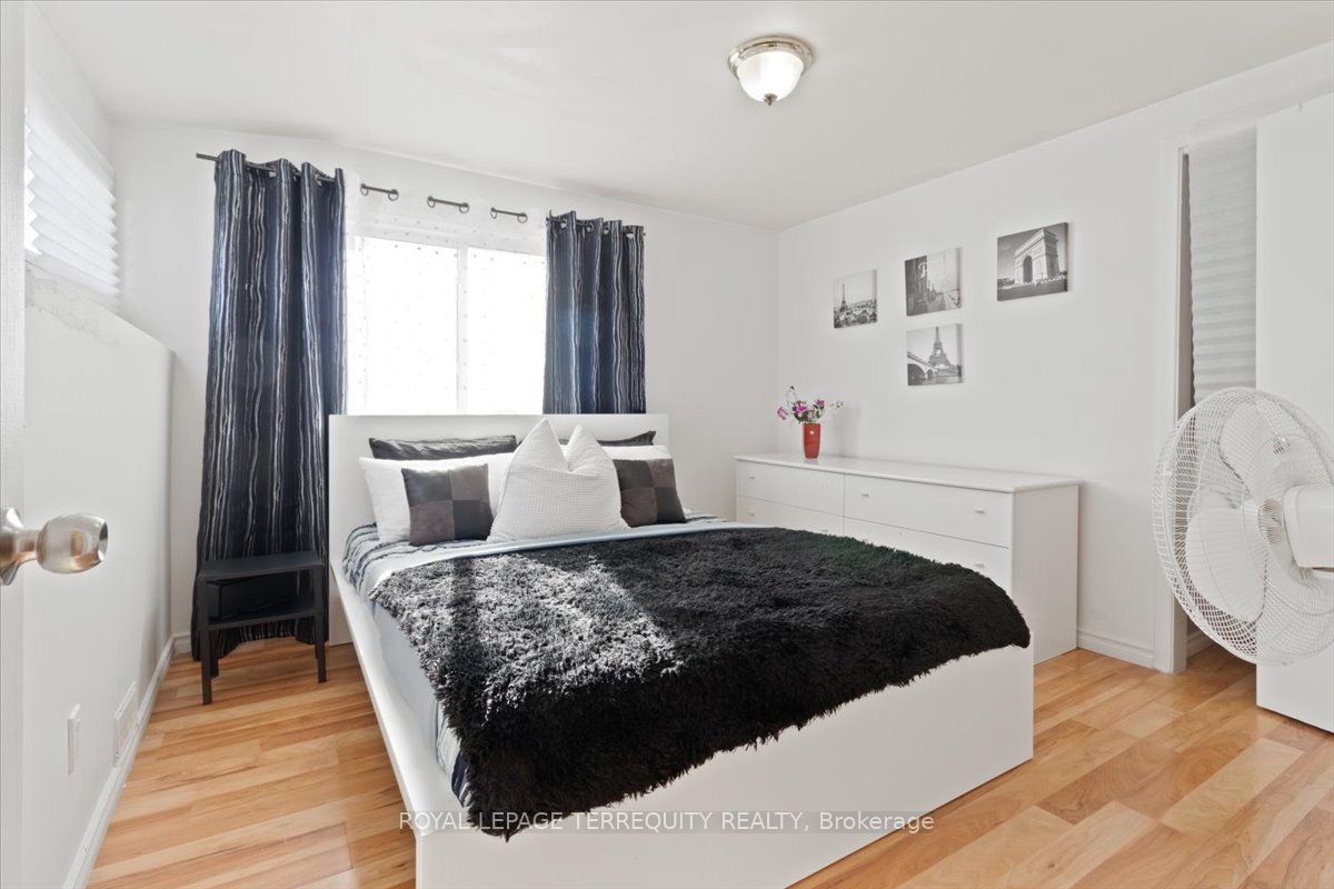 6 Masseygrove Crescent